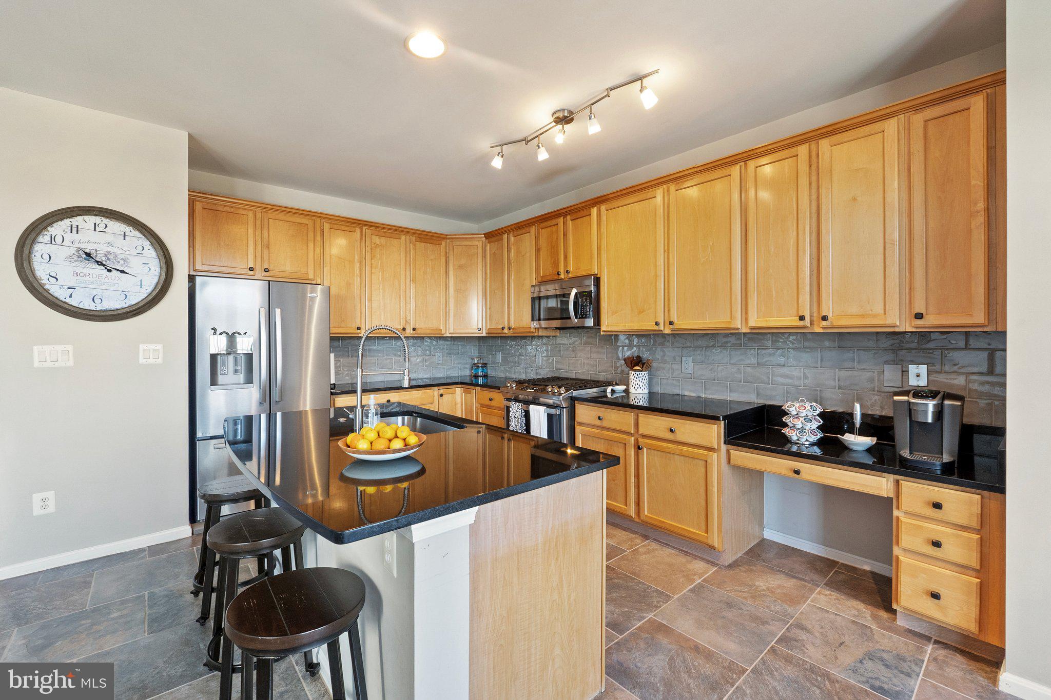 809 VALEMOUNT TERRACE NE