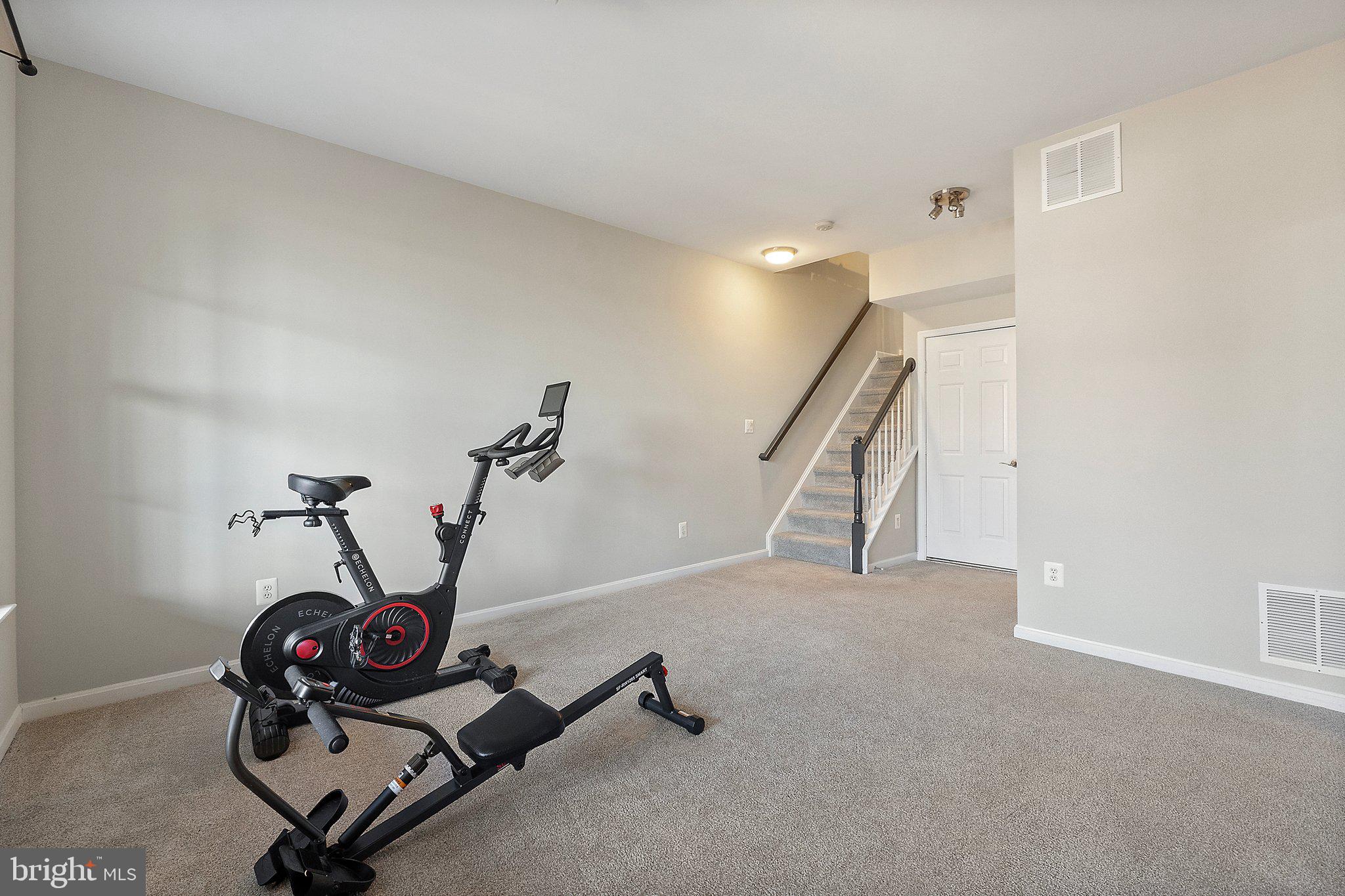 809 VALEMOUNT TERRACE NE