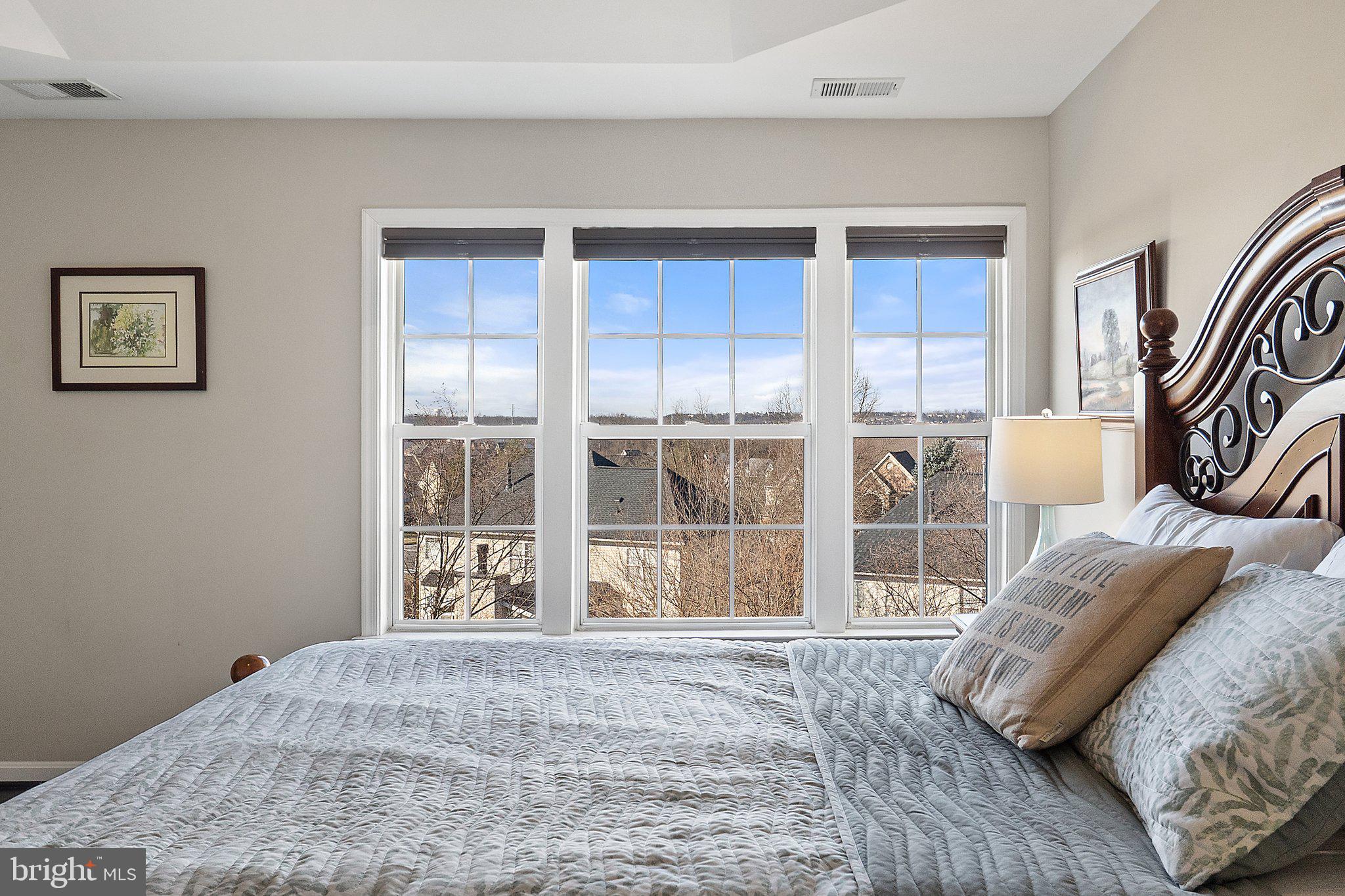 809 VALEMOUNT TERRACE NE