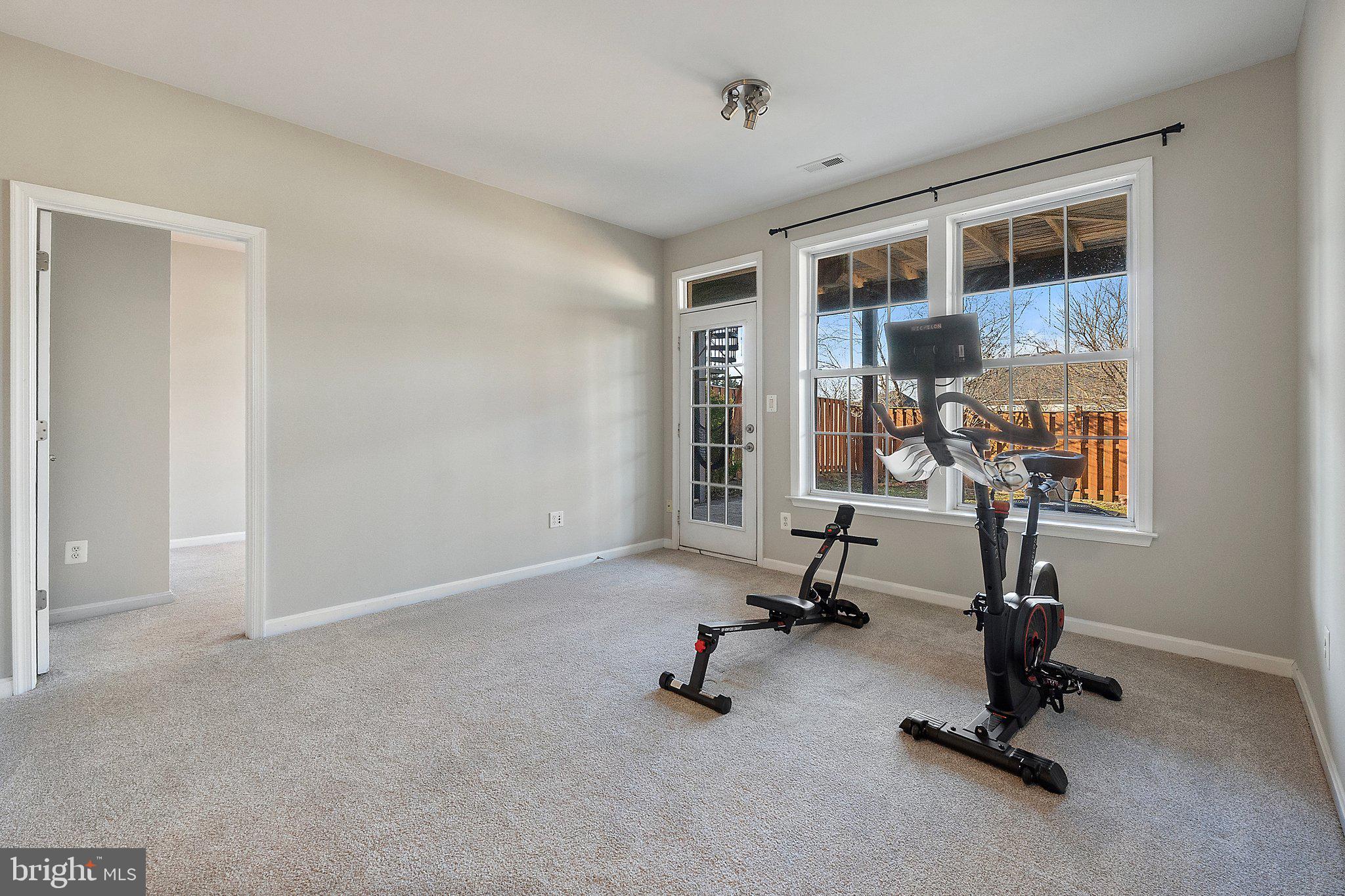 809 VALEMOUNT TERRACE NE