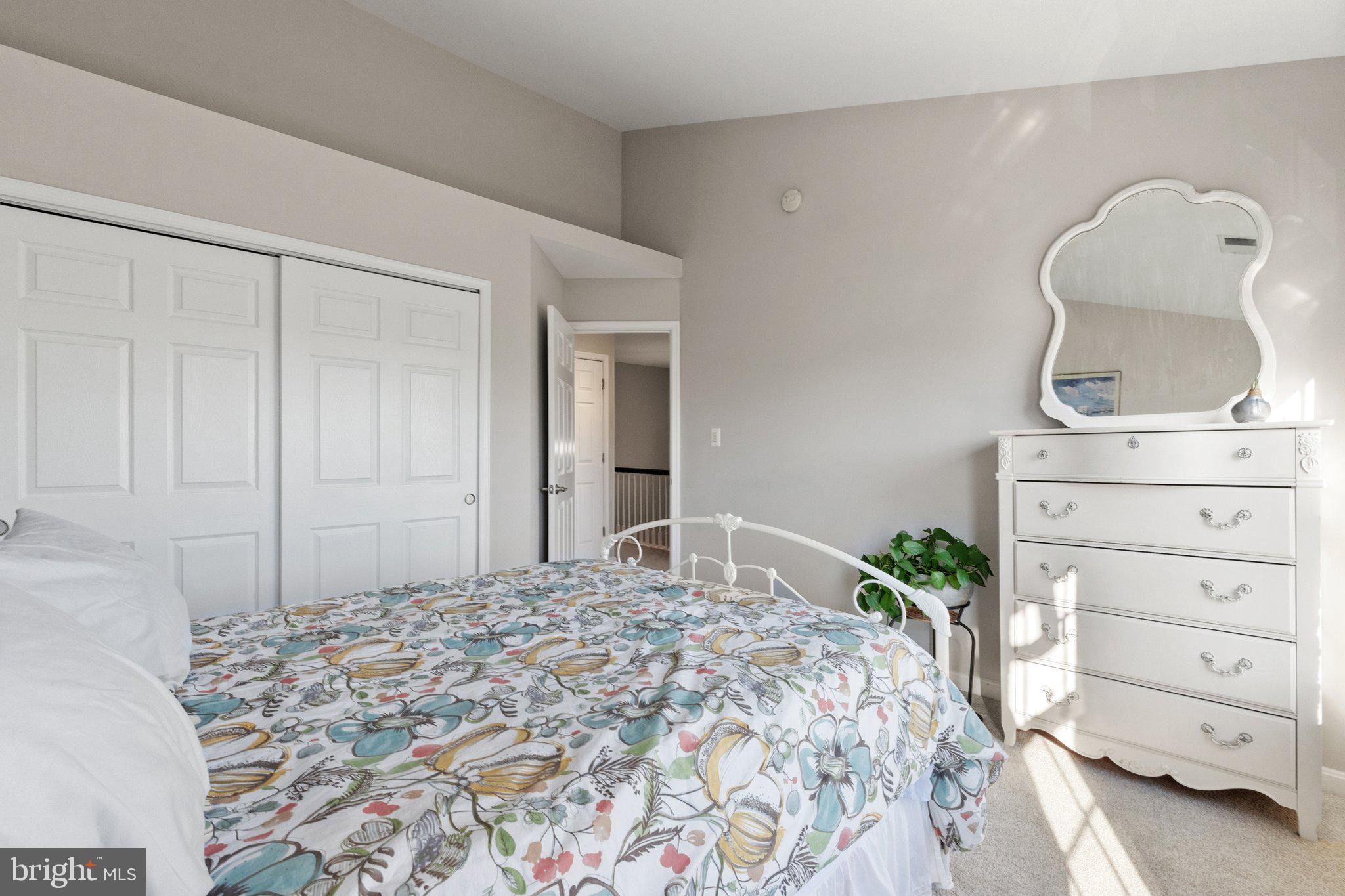 809 VALEMOUNT TERRACE NE