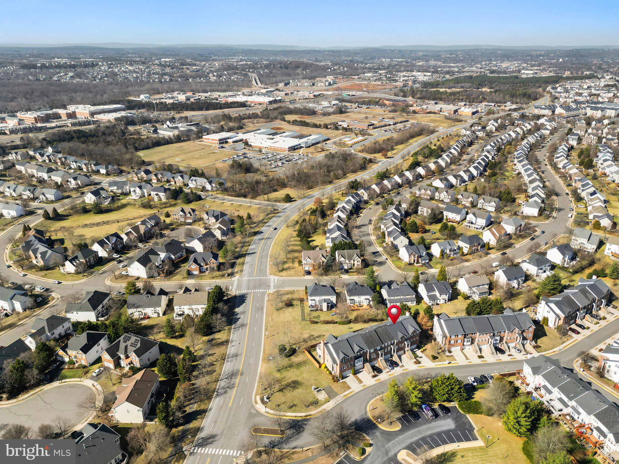 809 VALEMOUNT TERRACE NE