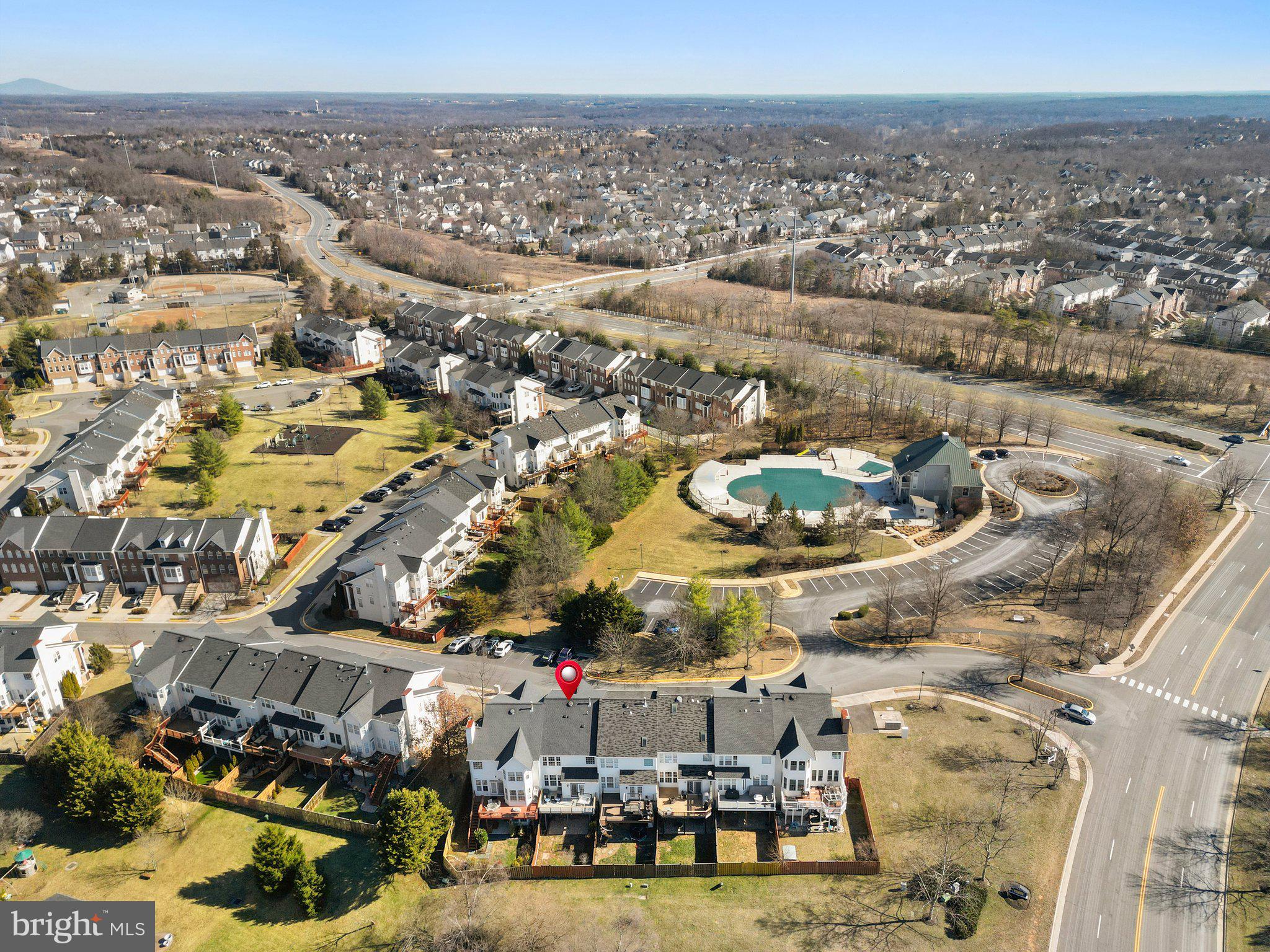 809 VALEMOUNT TERRACE NE