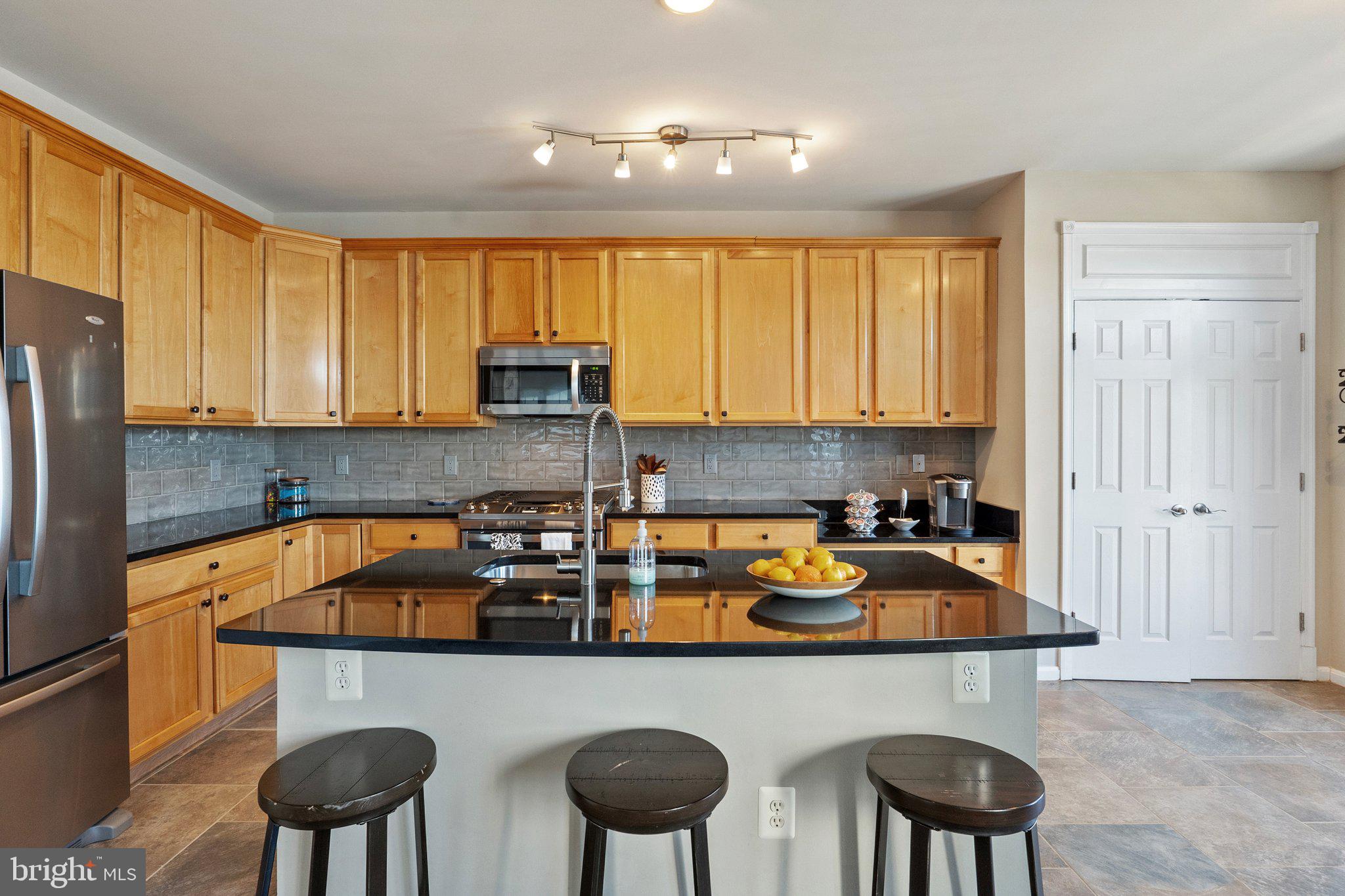 809 VALEMOUNT TERRACE NE