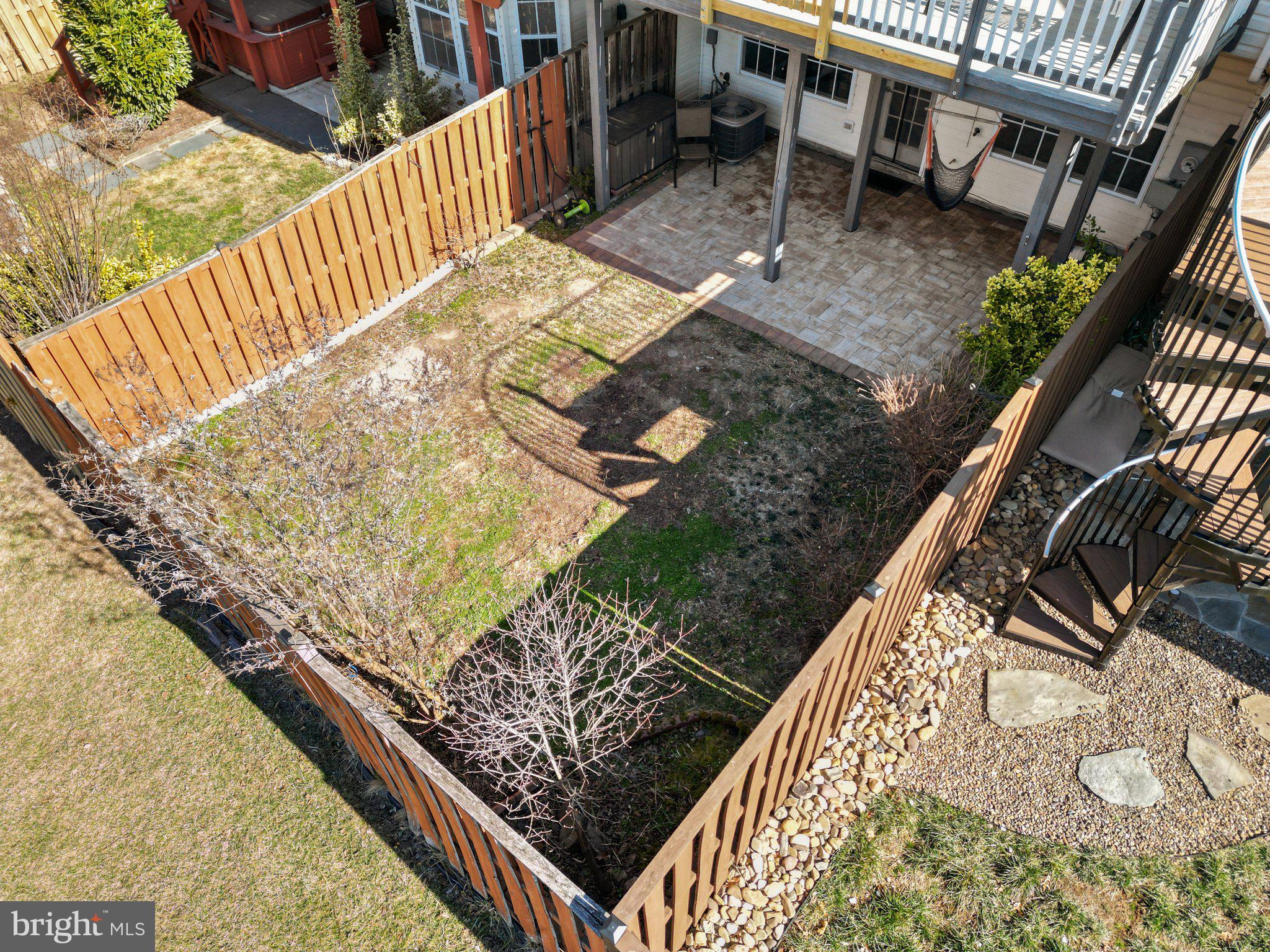 809 VALEMOUNT TERRACE NE