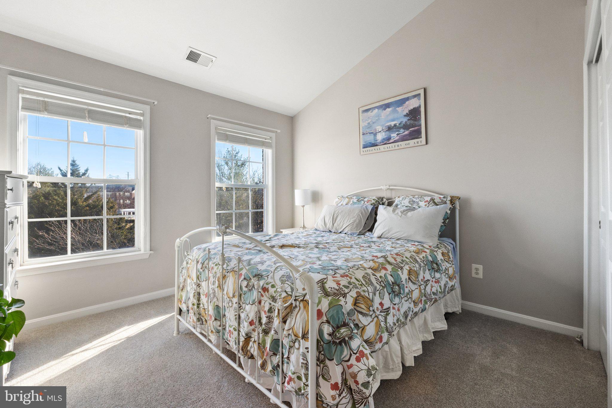 809 VALEMOUNT TERRACE NE