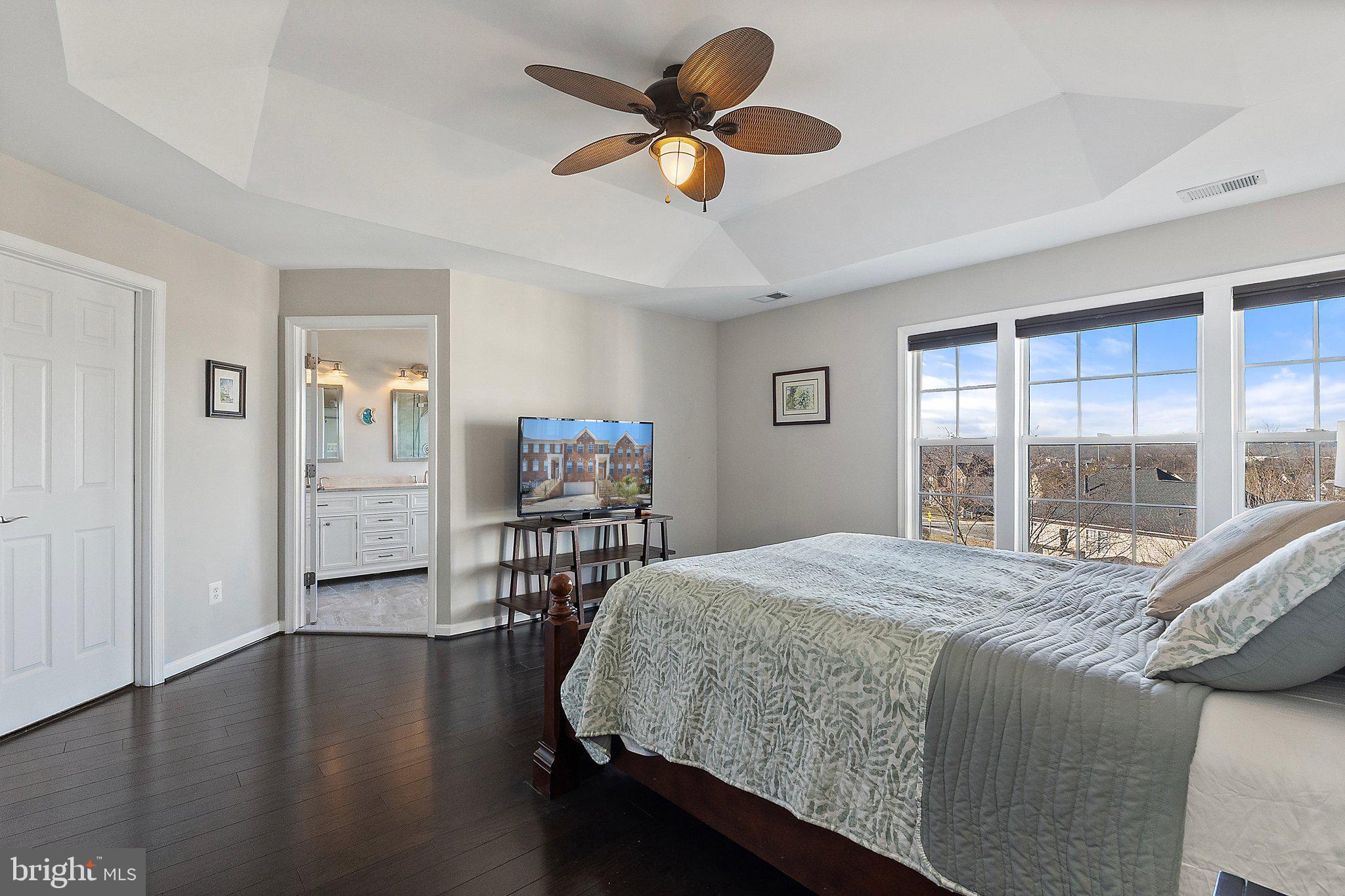 809 VALEMOUNT TERRACE NE