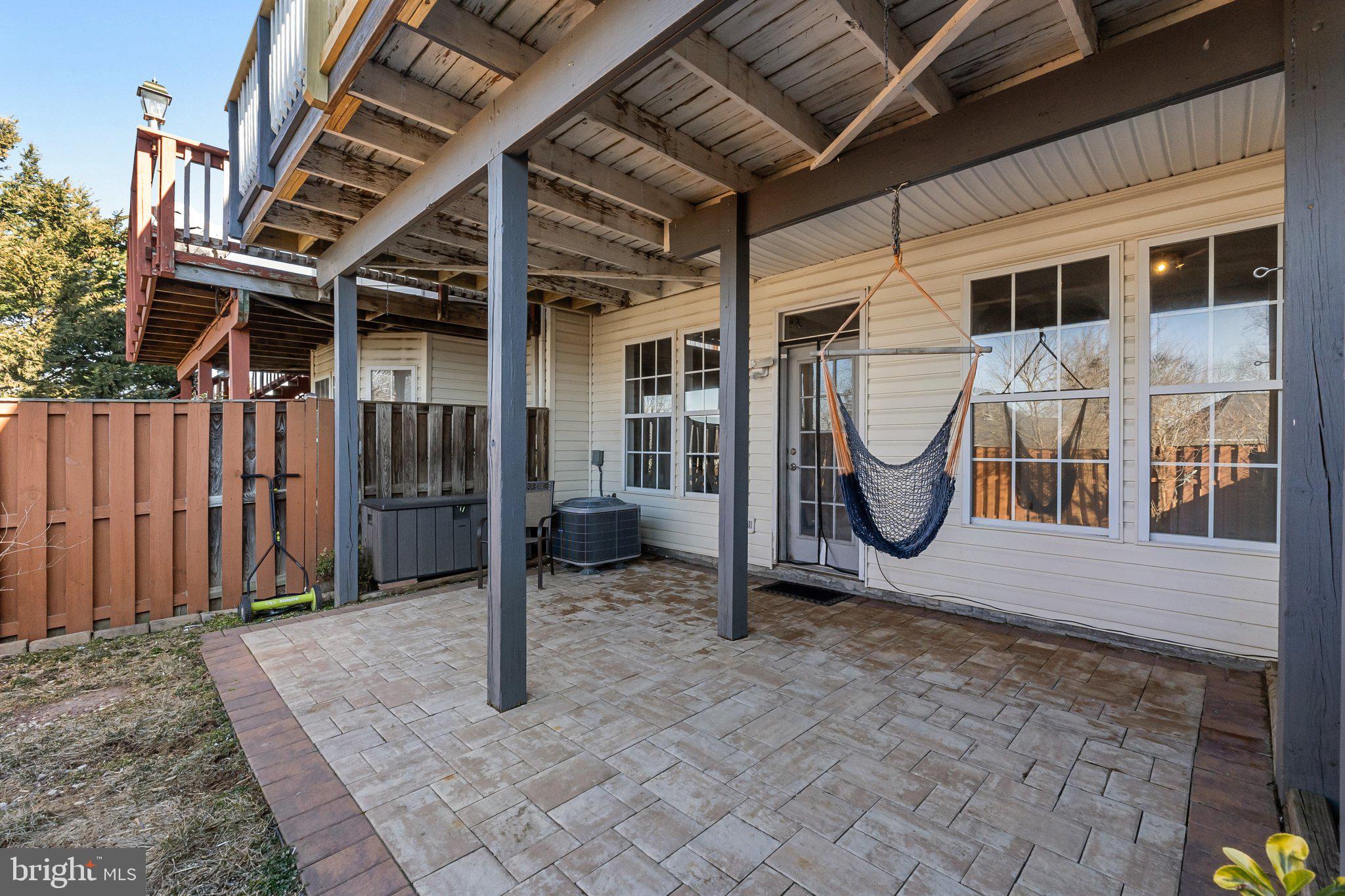 809 VALEMOUNT TERRACE NE