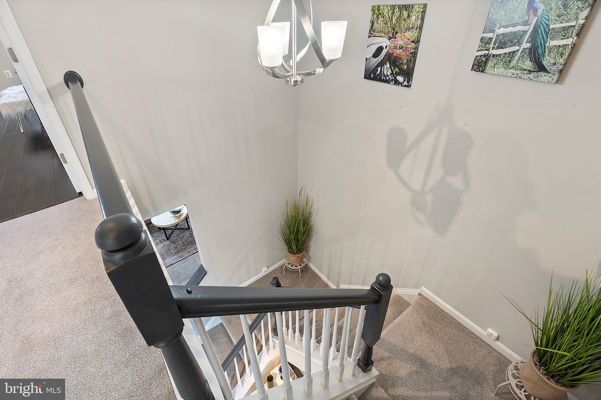 809 VALEMOUNT TERRACE NE