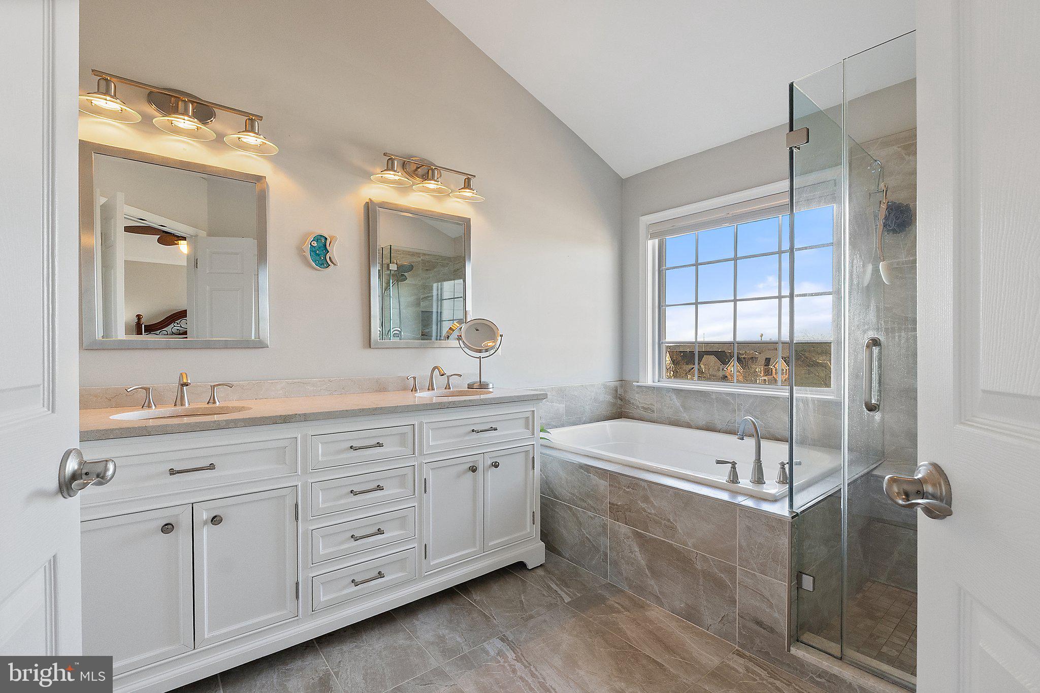 809 VALEMOUNT TERRACE NE