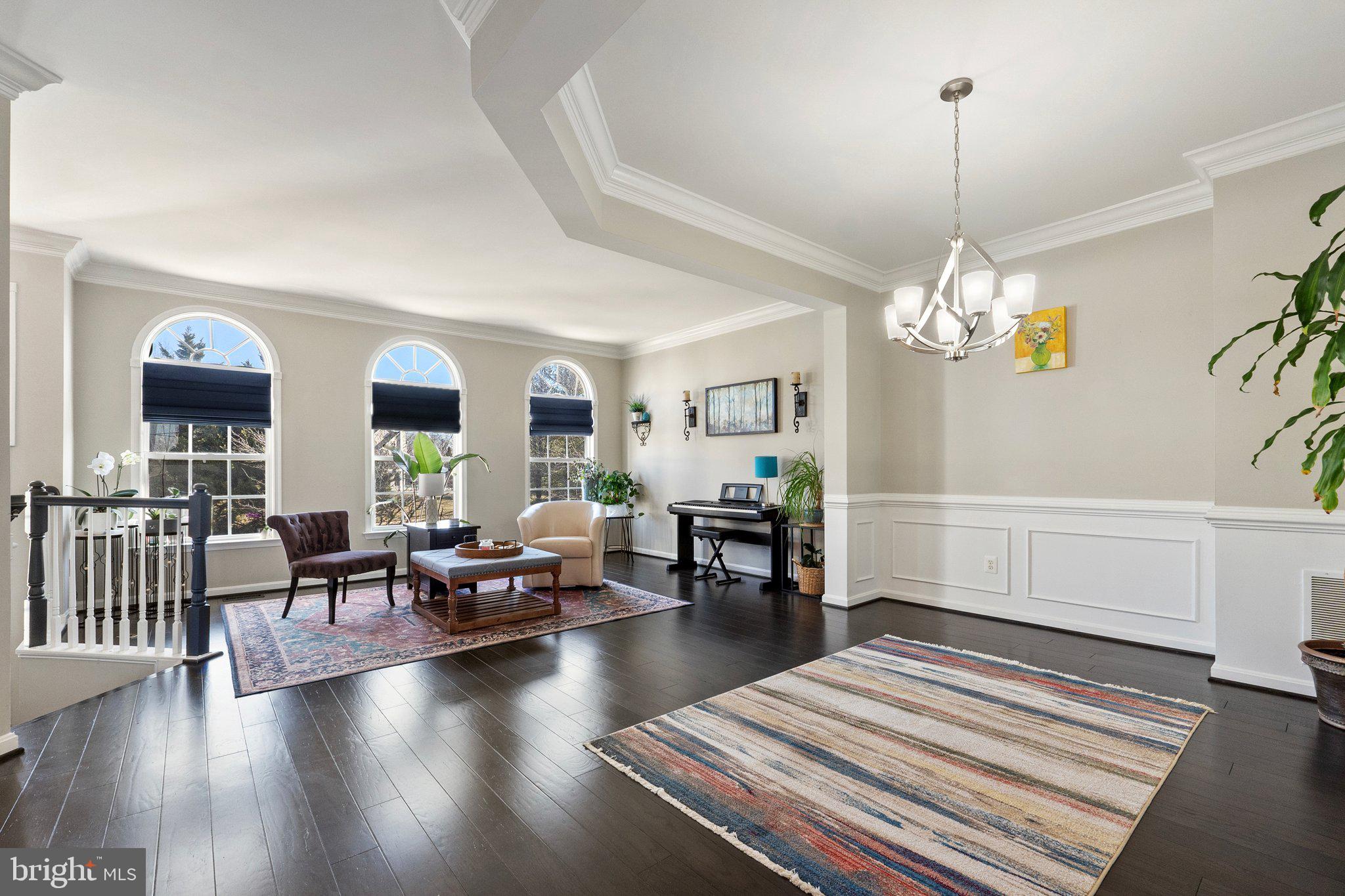 809 VALEMOUNT TERRACE NE