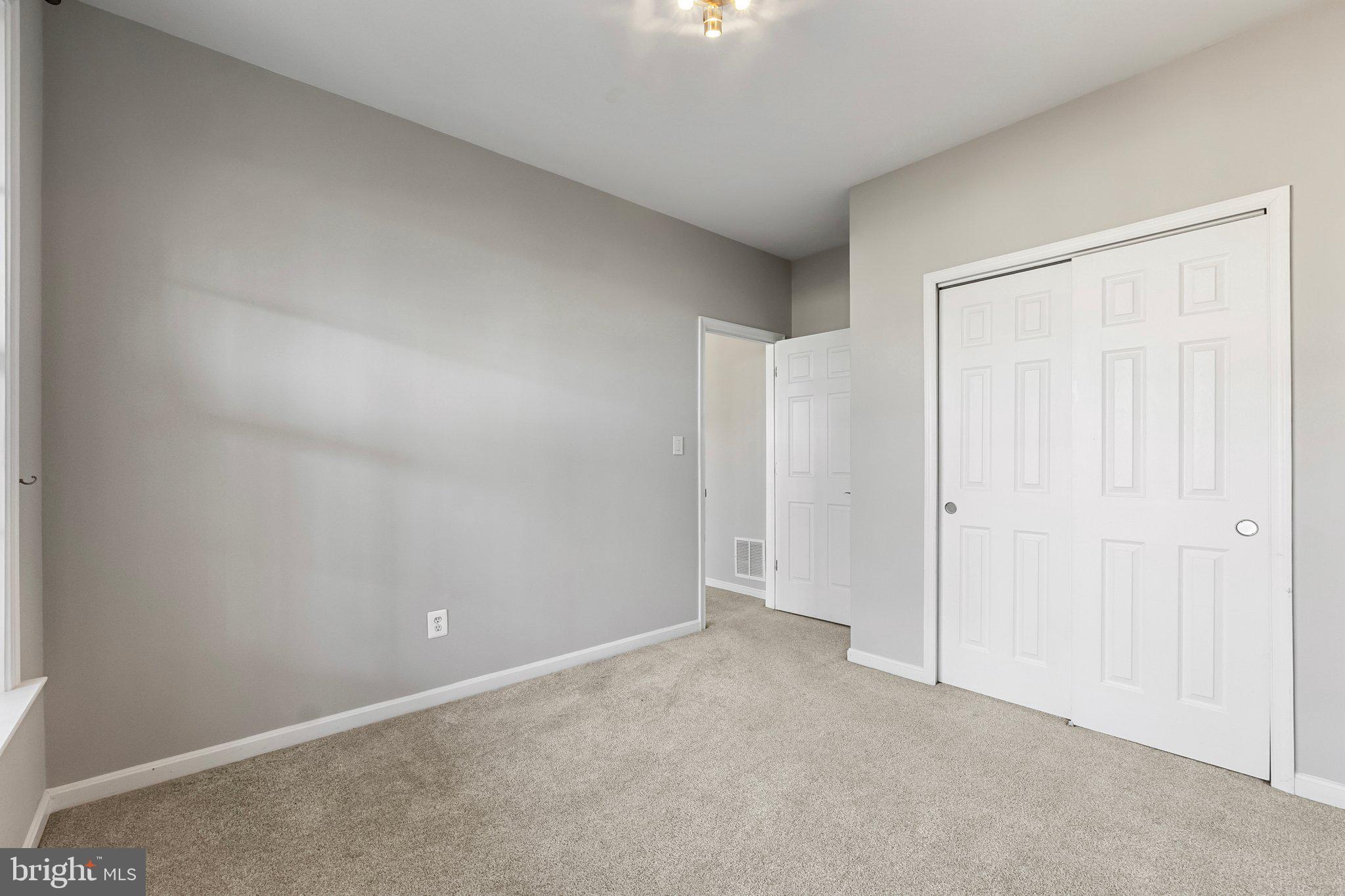 809 VALEMOUNT TERRACE NE