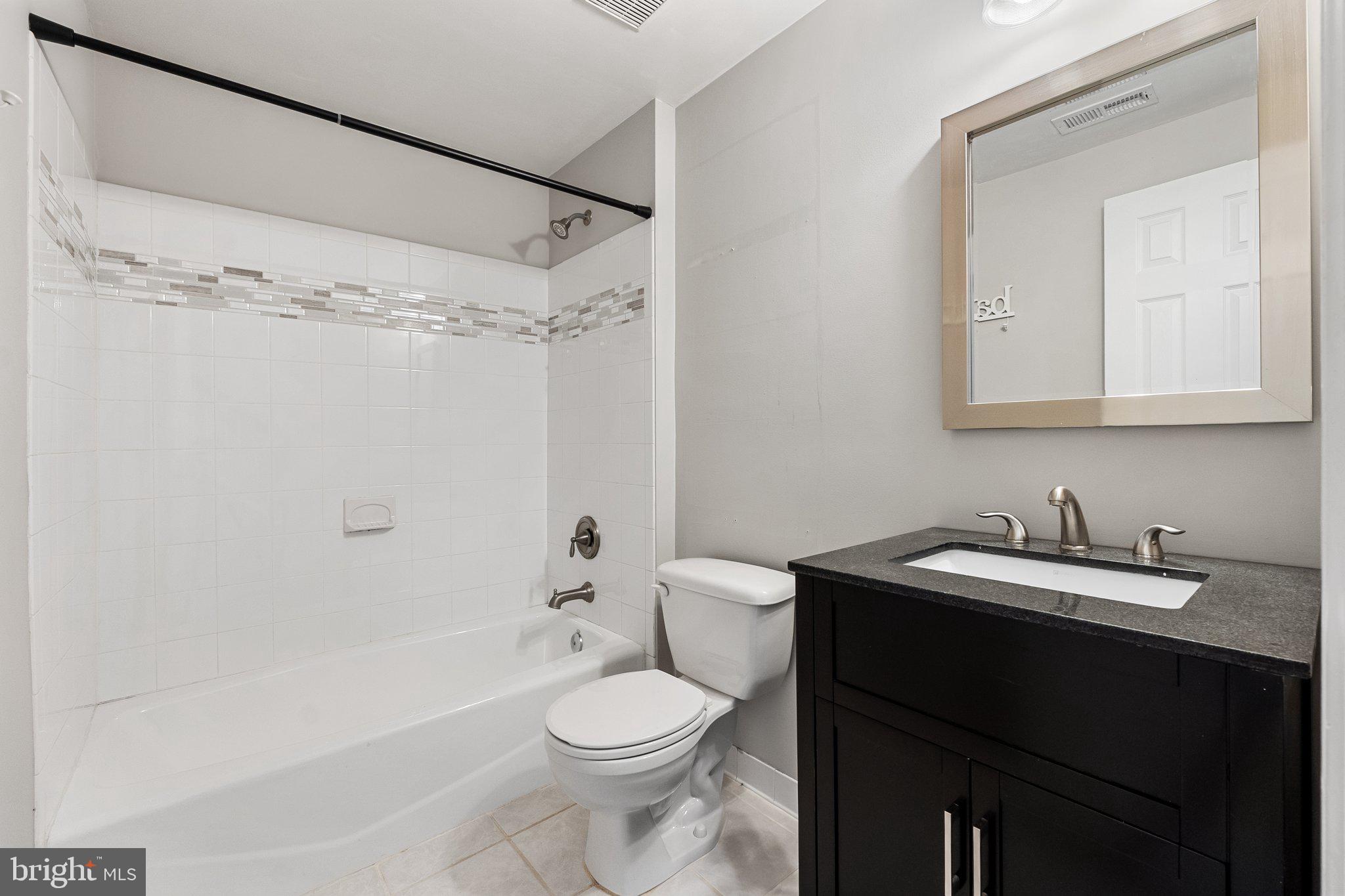 809 VALEMOUNT TERRACE NE