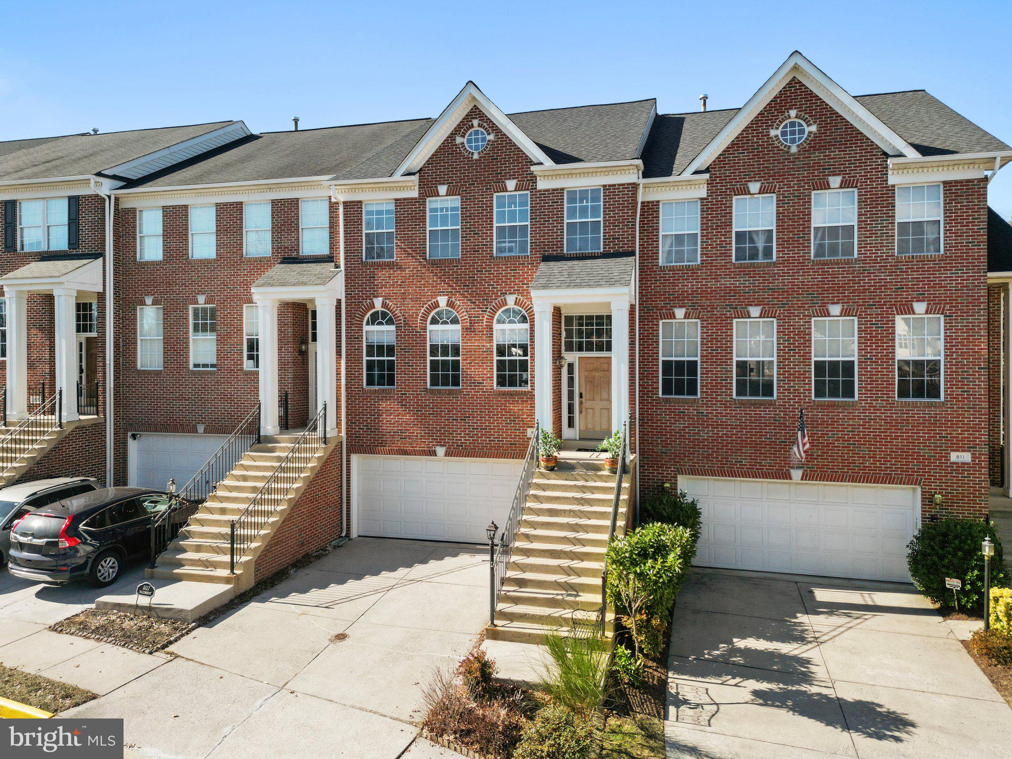 809 VALEMOUNT TERRACE NE