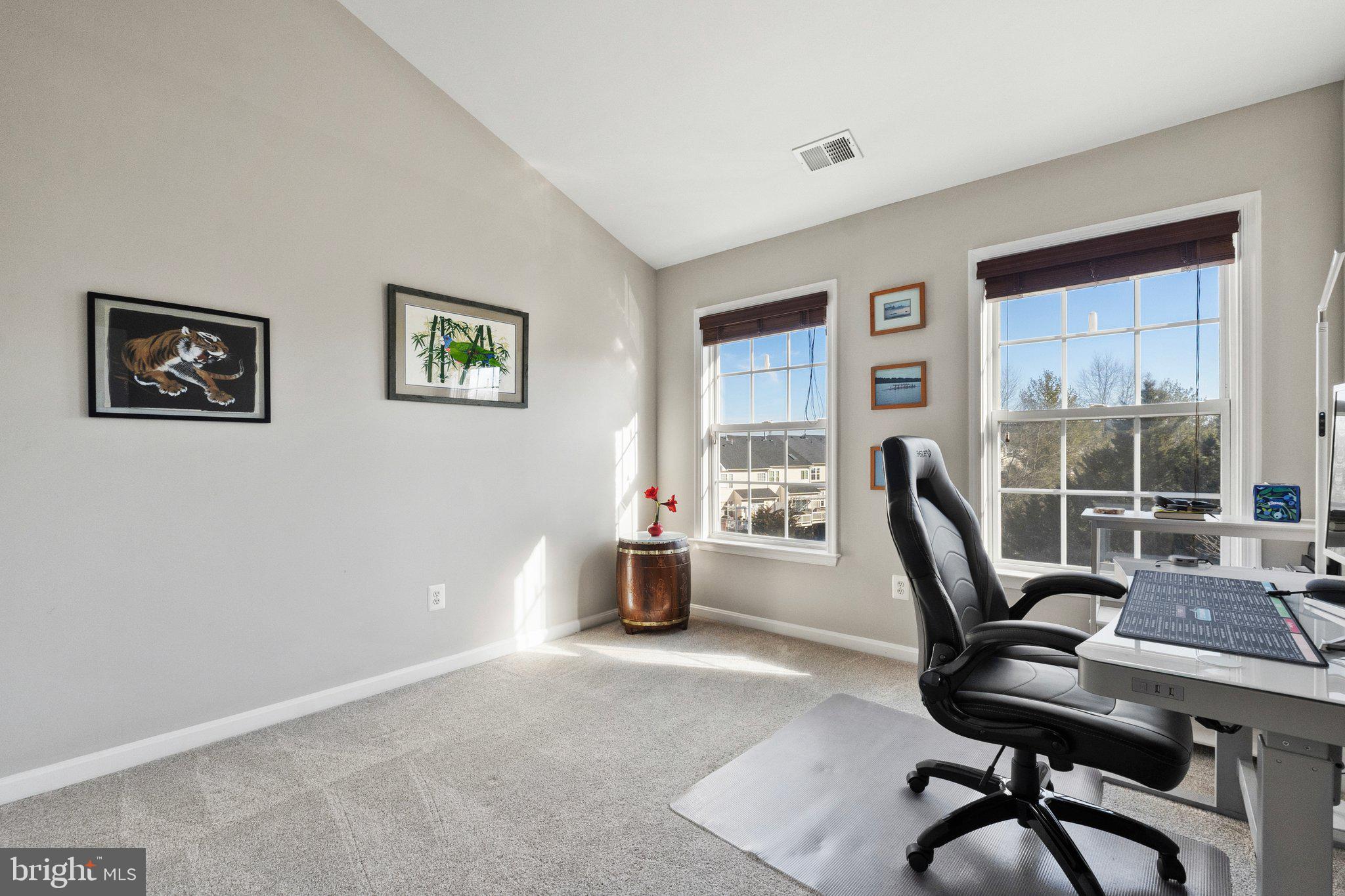 809 VALEMOUNT TERRACE NE