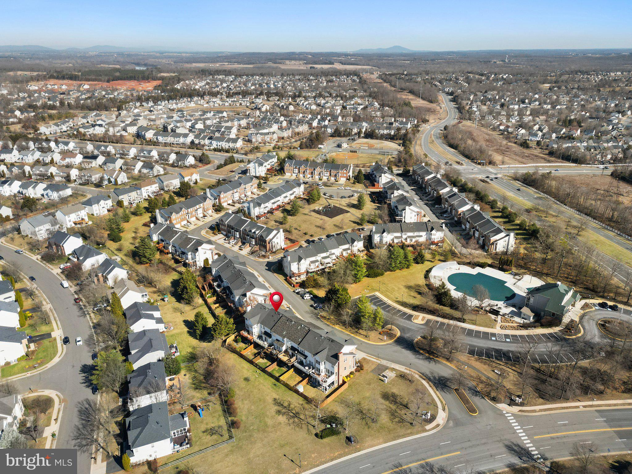 809 VALEMOUNT TERRACE NE