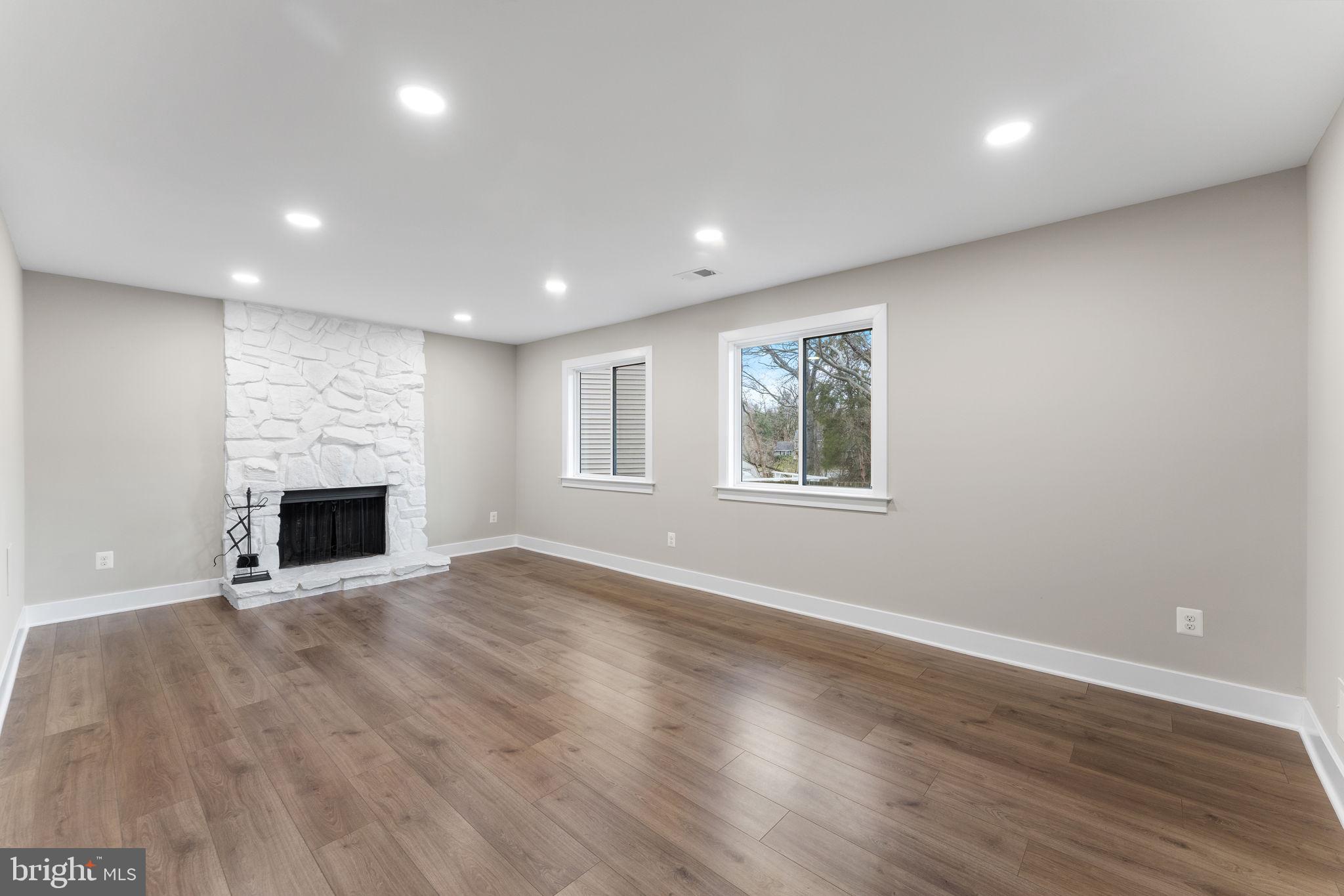 411 E LAUREL AVENUE