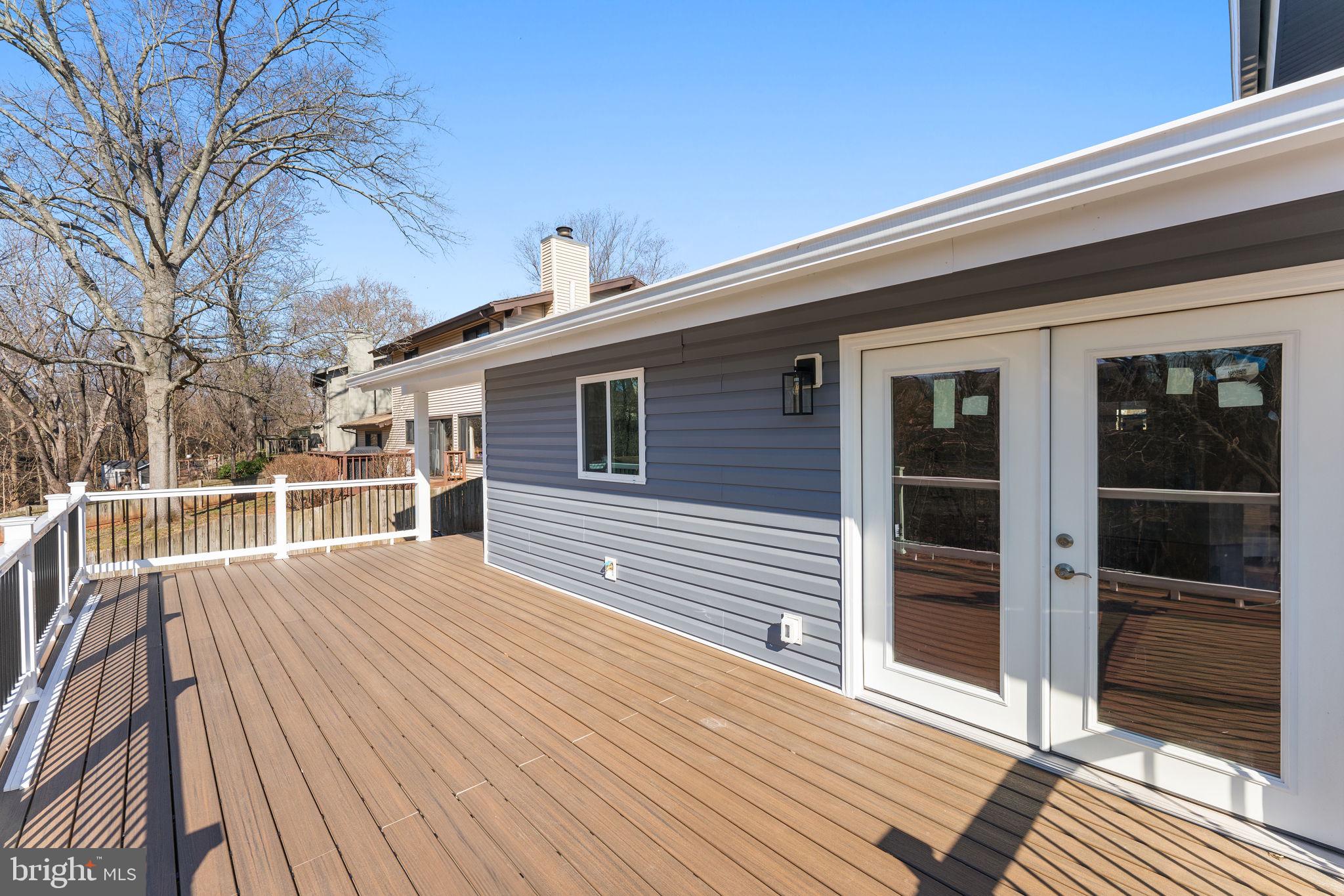 411 E LAUREL AVENUE