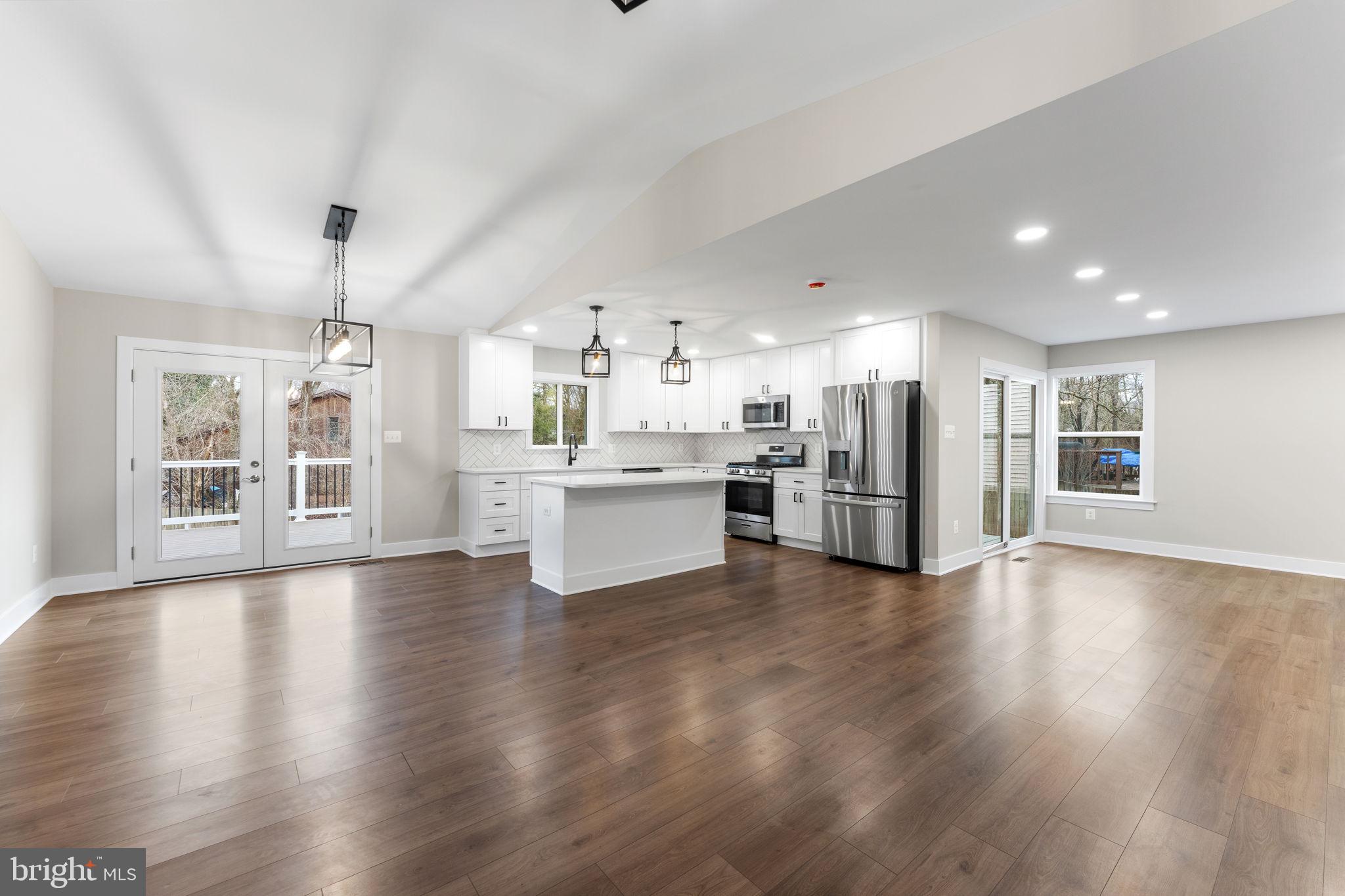 411 E LAUREL AVENUE