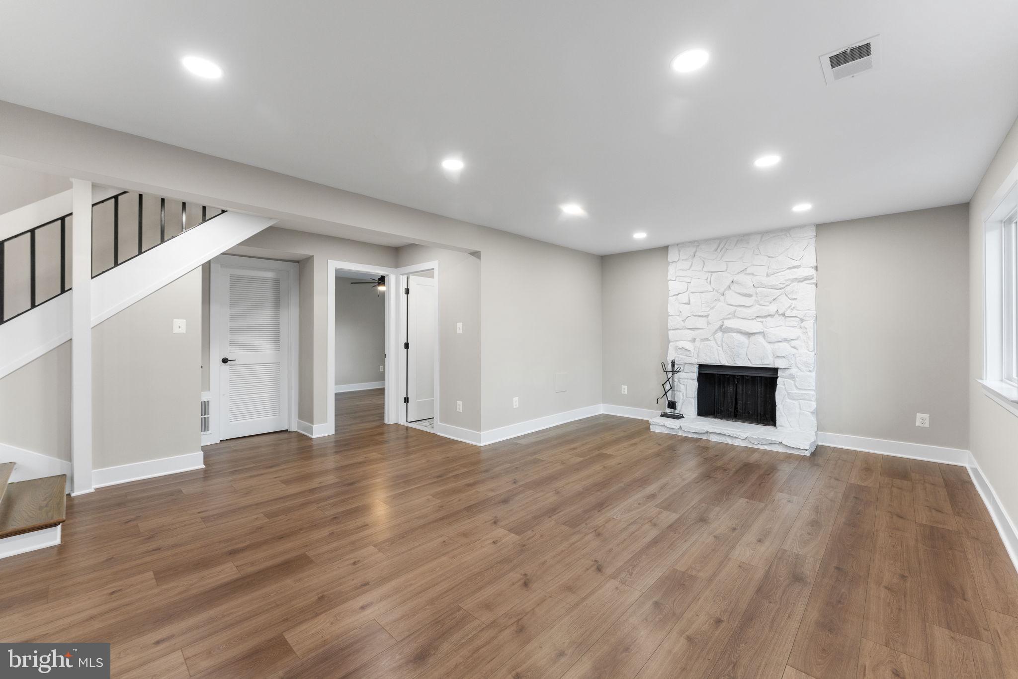 411 E LAUREL AVENUE