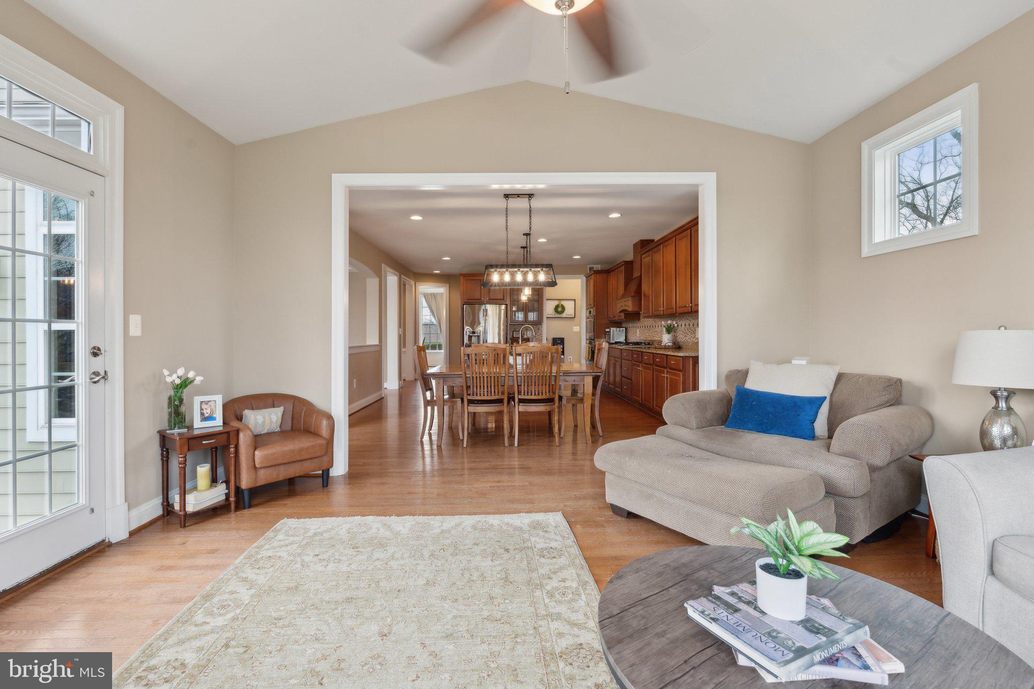 912 QUEENSCLIFF COURT