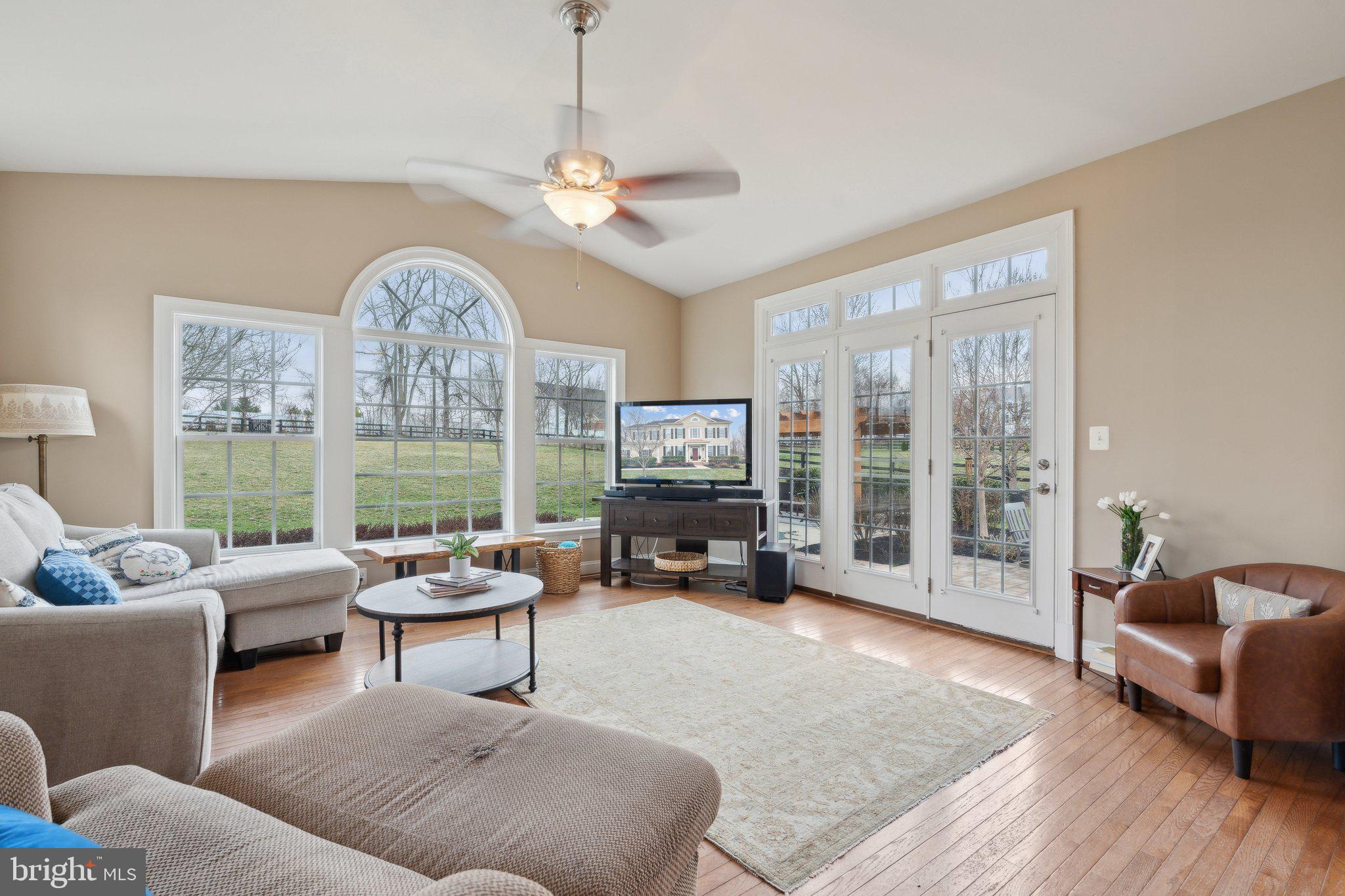 912 QUEENSCLIFF COURT