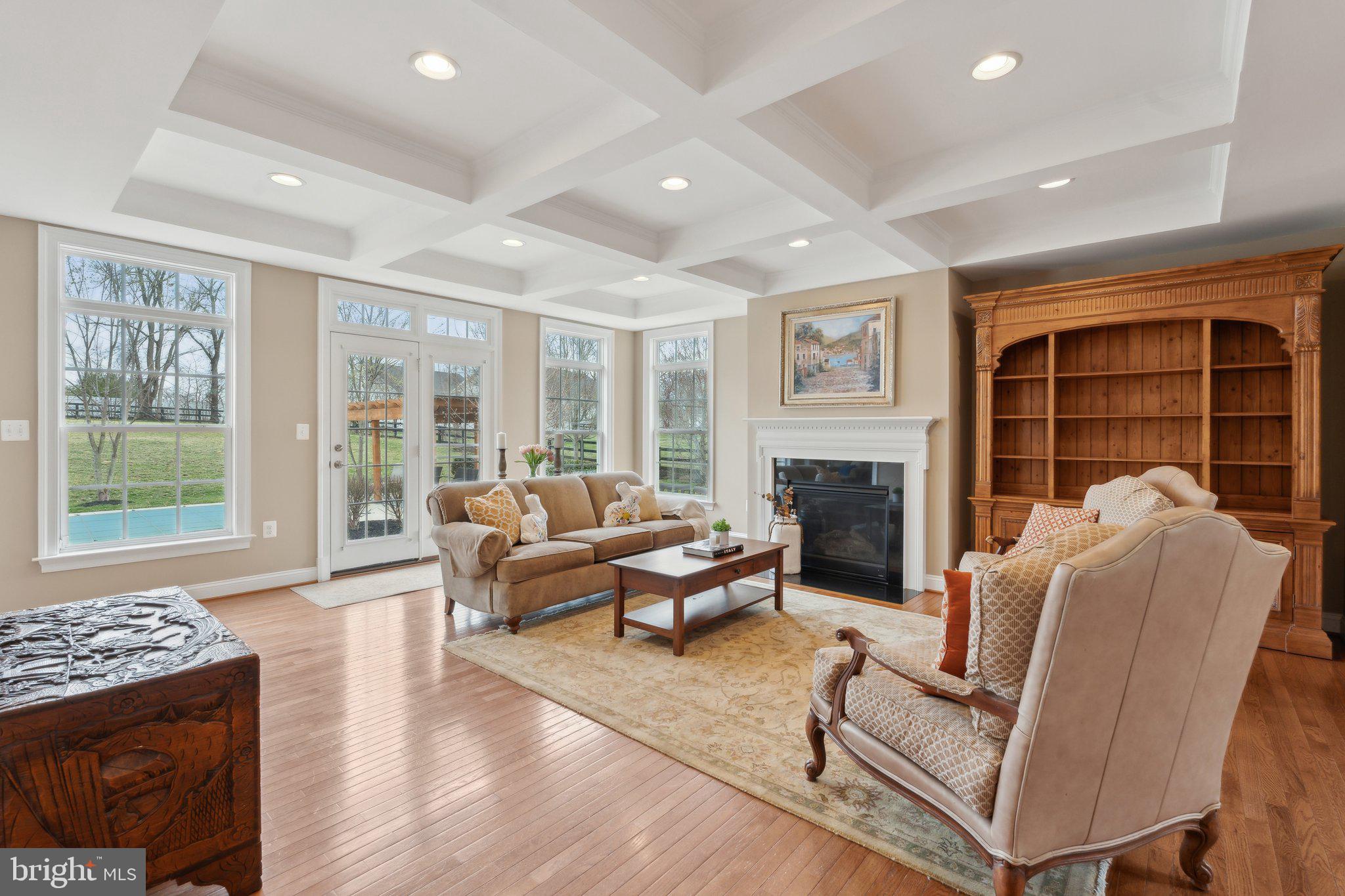 912 QUEENSCLIFF COURT