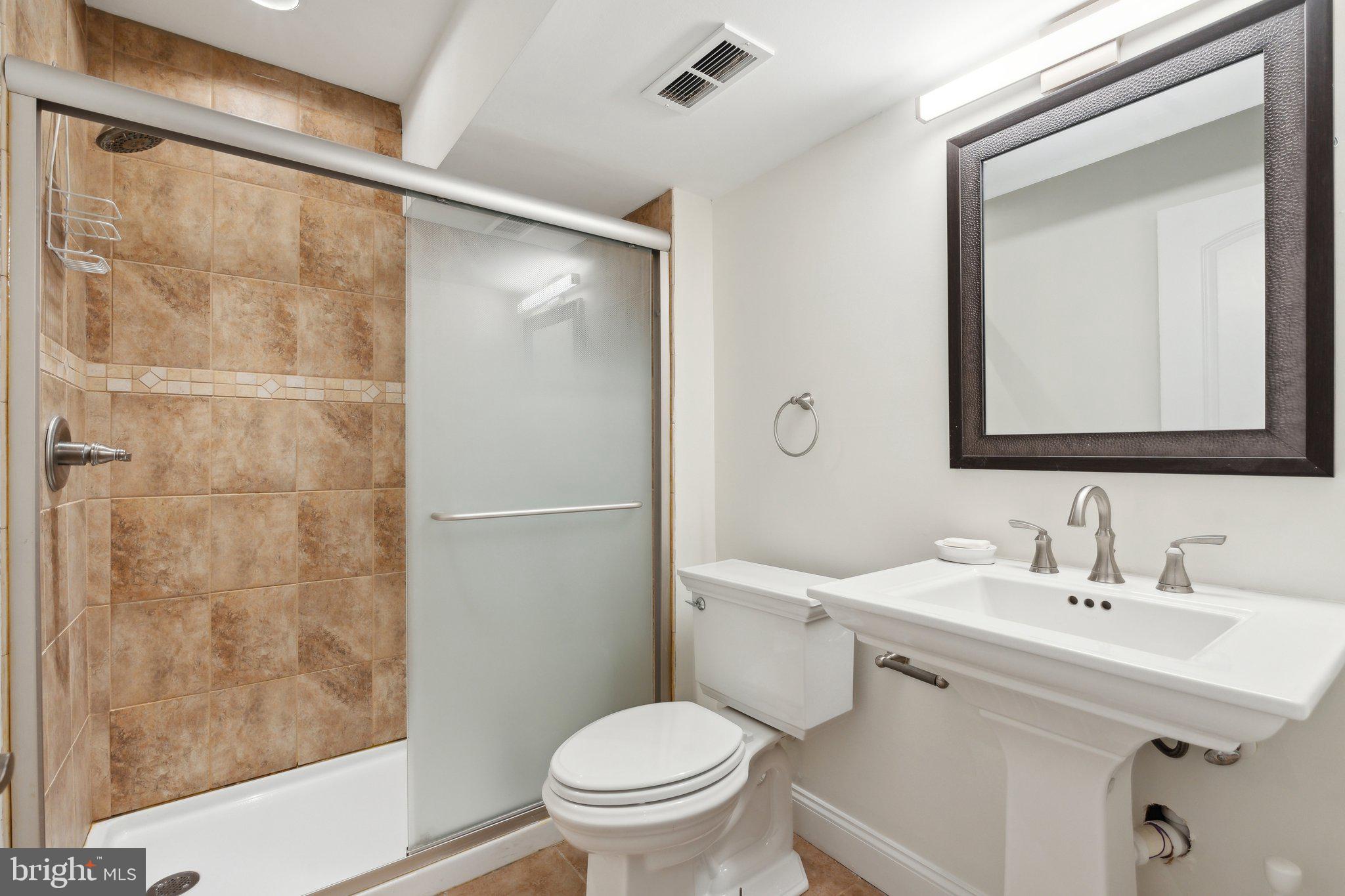 912 QUEENSCLIFF COURT