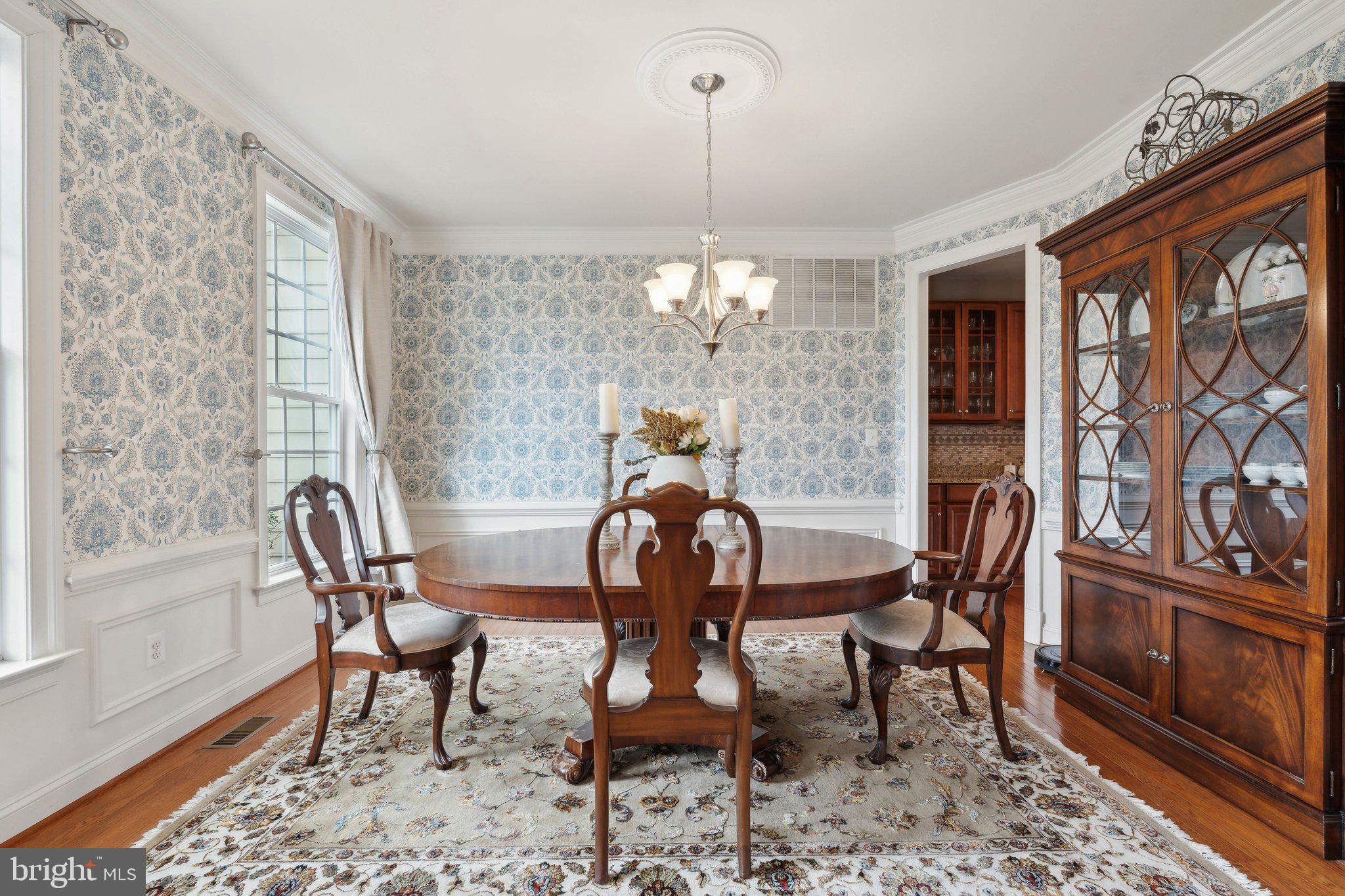 912 QUEENSCLIFF COURT