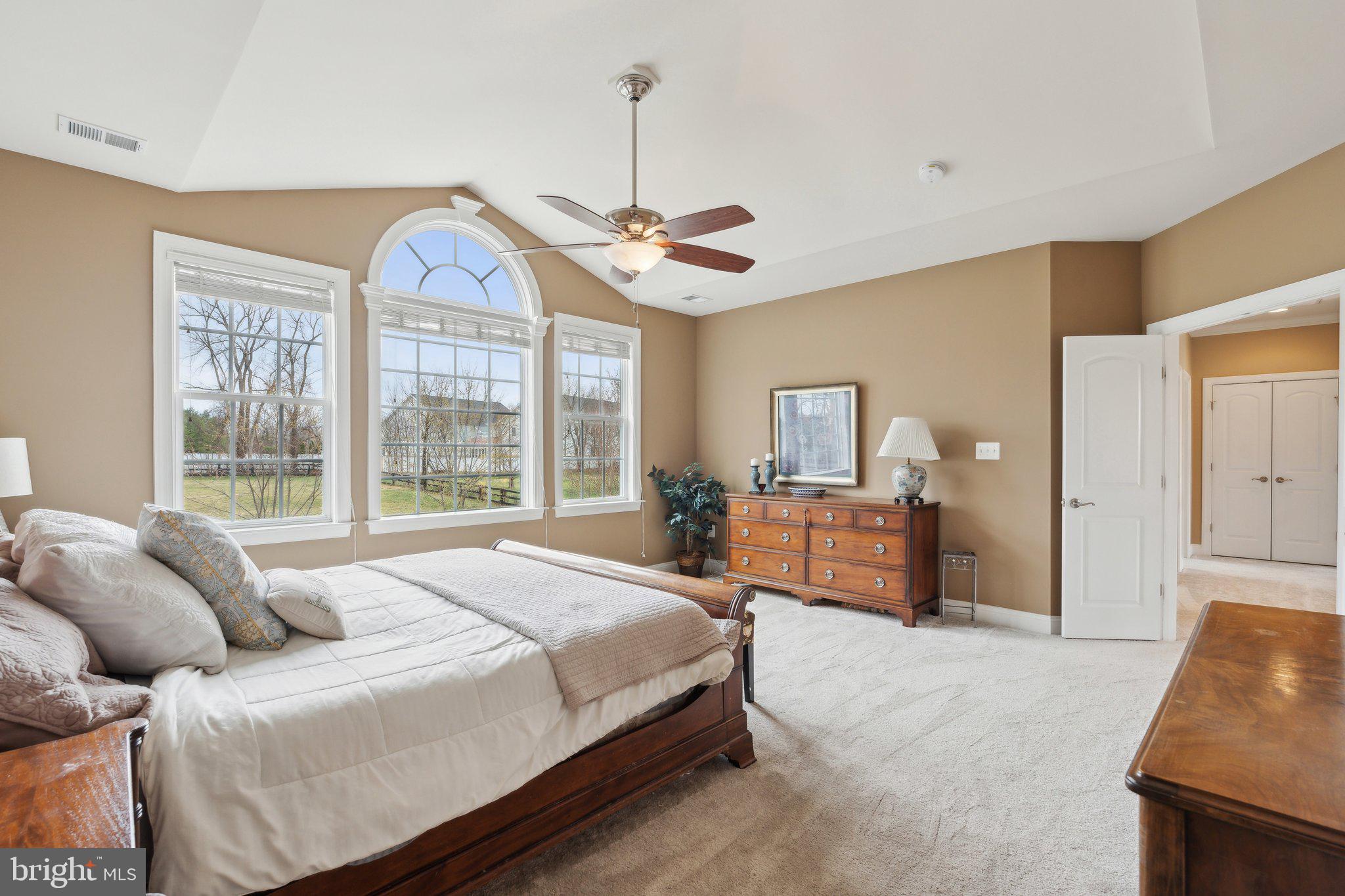 912 QUEENSCLIFF COURT