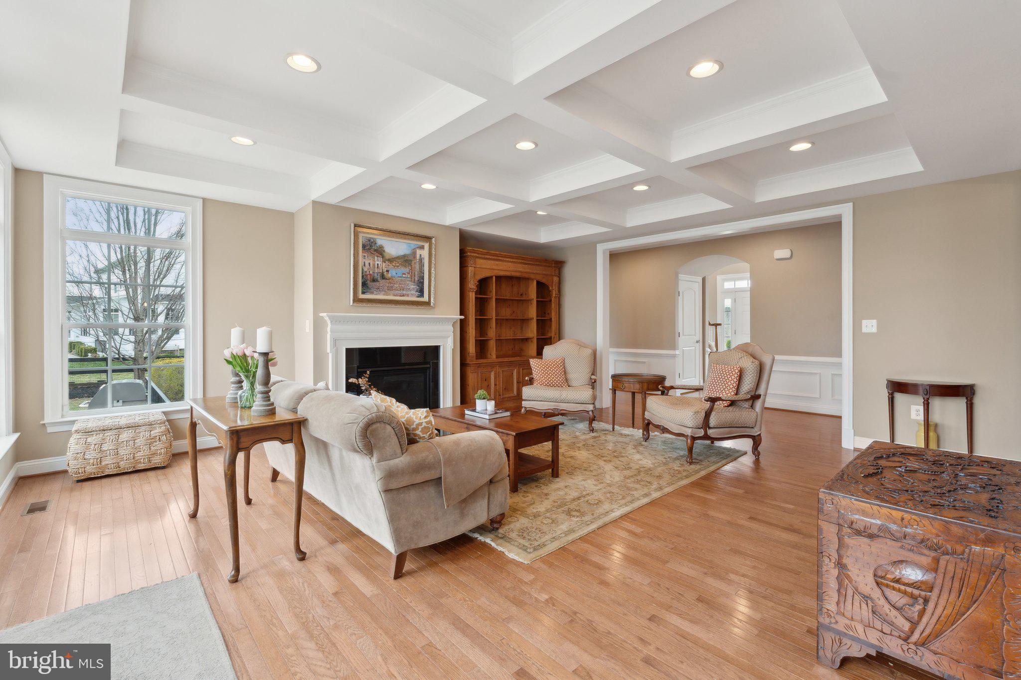 912 QUEENSCLIFF COURT