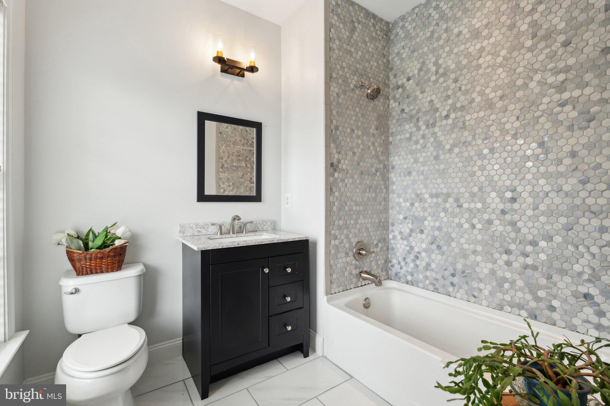 912 QUEENSCLIFF COURT