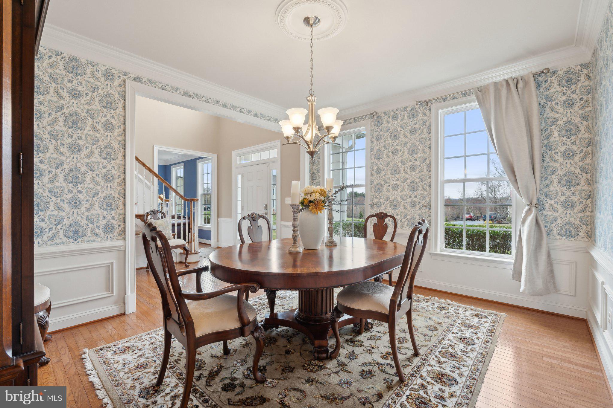 912 QUEENSCLIFF COURT