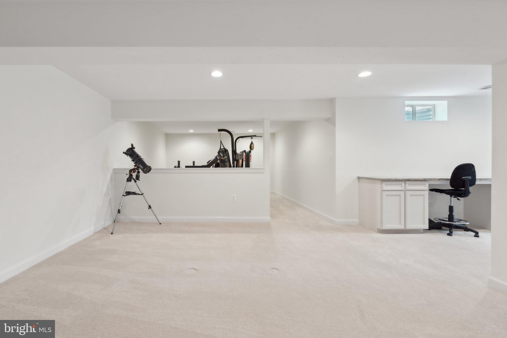 912 QUEENSCLIFF COURT