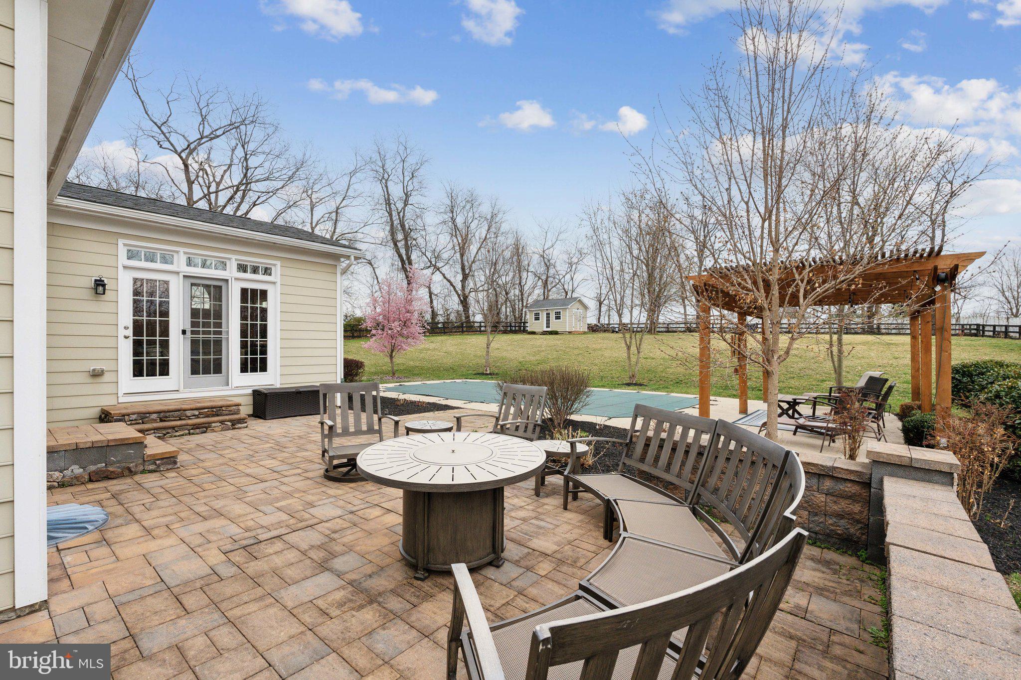 912 QUEENSCLIFF COURT