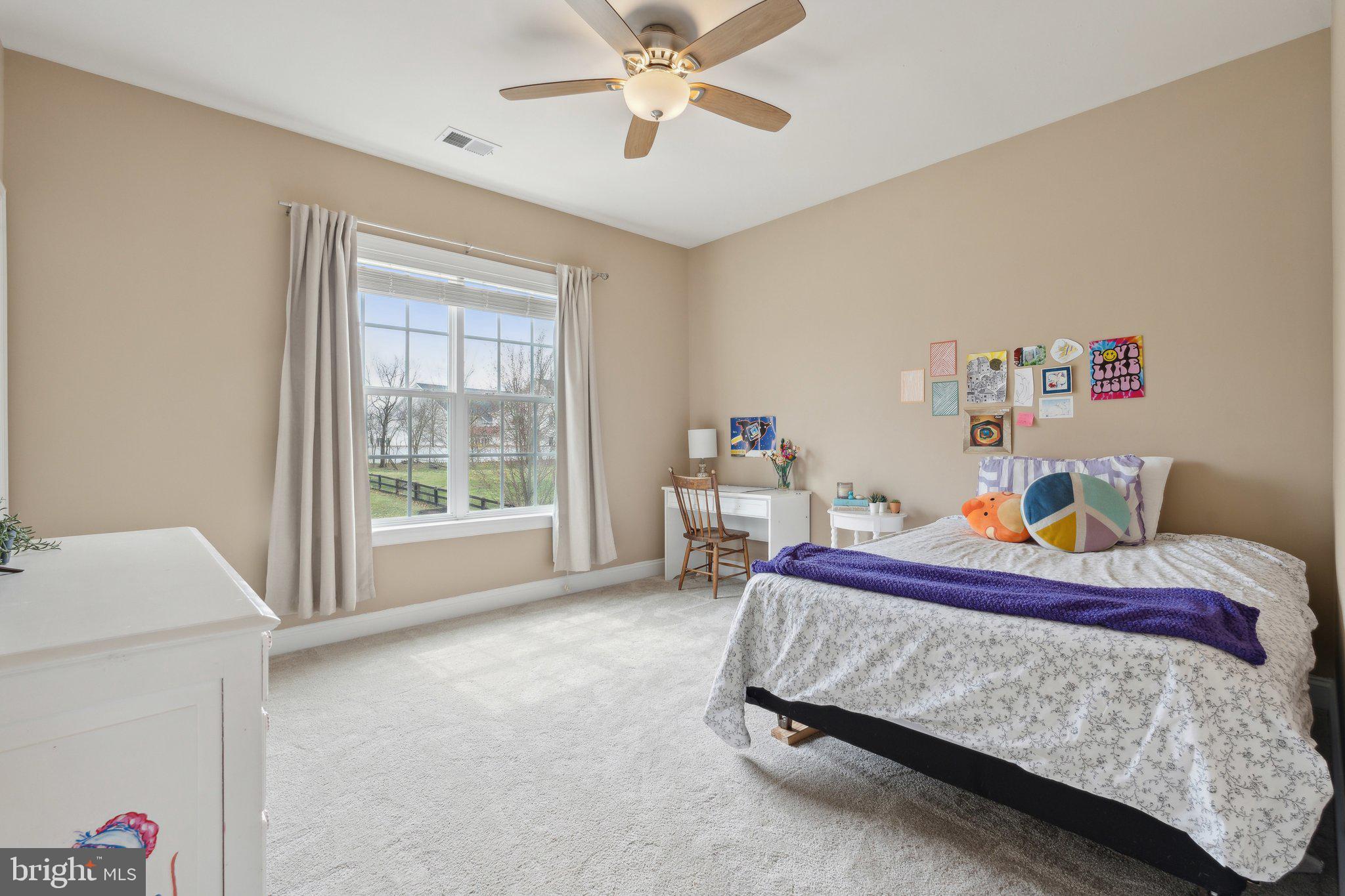 912 QUEENSCLIFF COURT