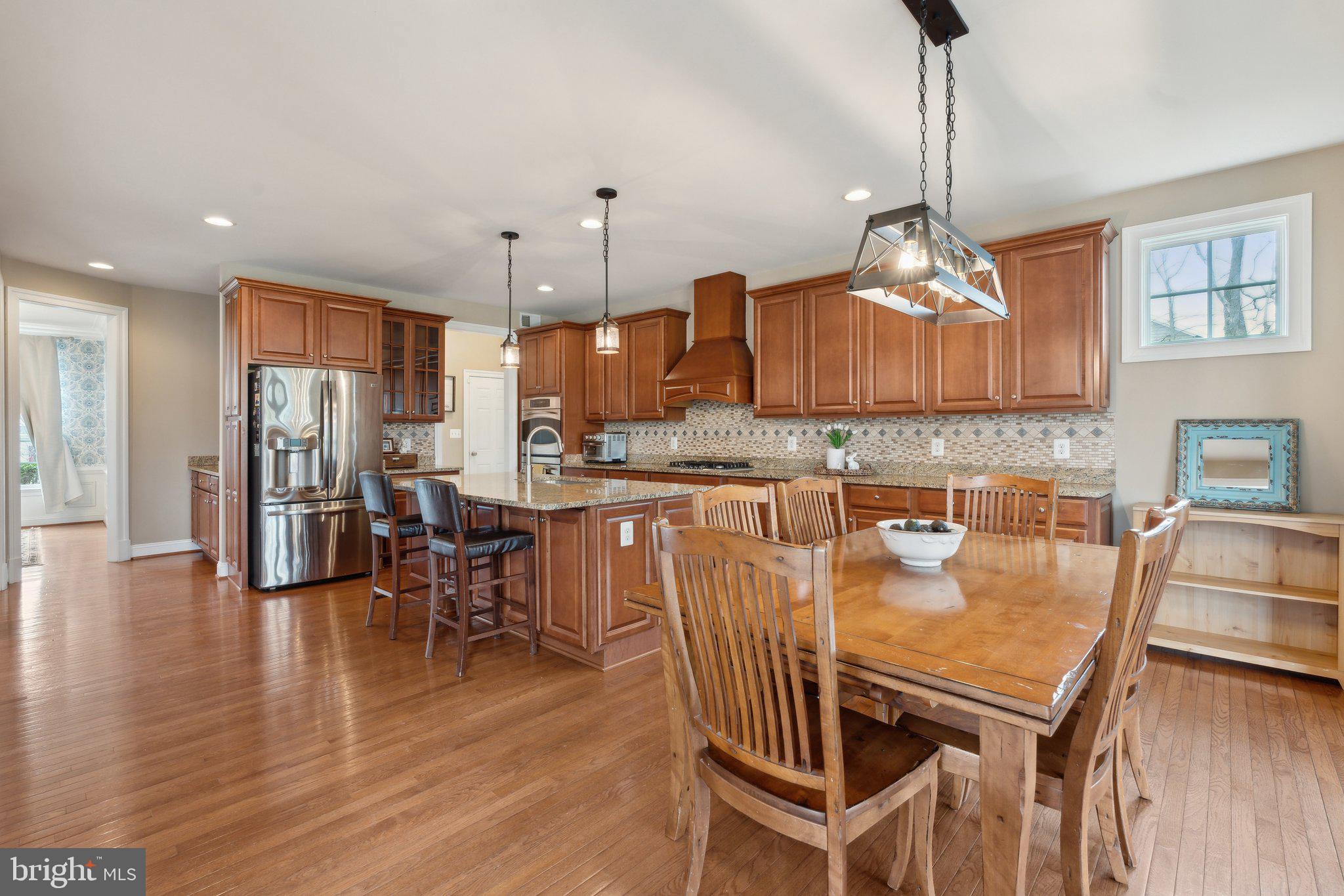 912 QUEENSCLIFF COURT