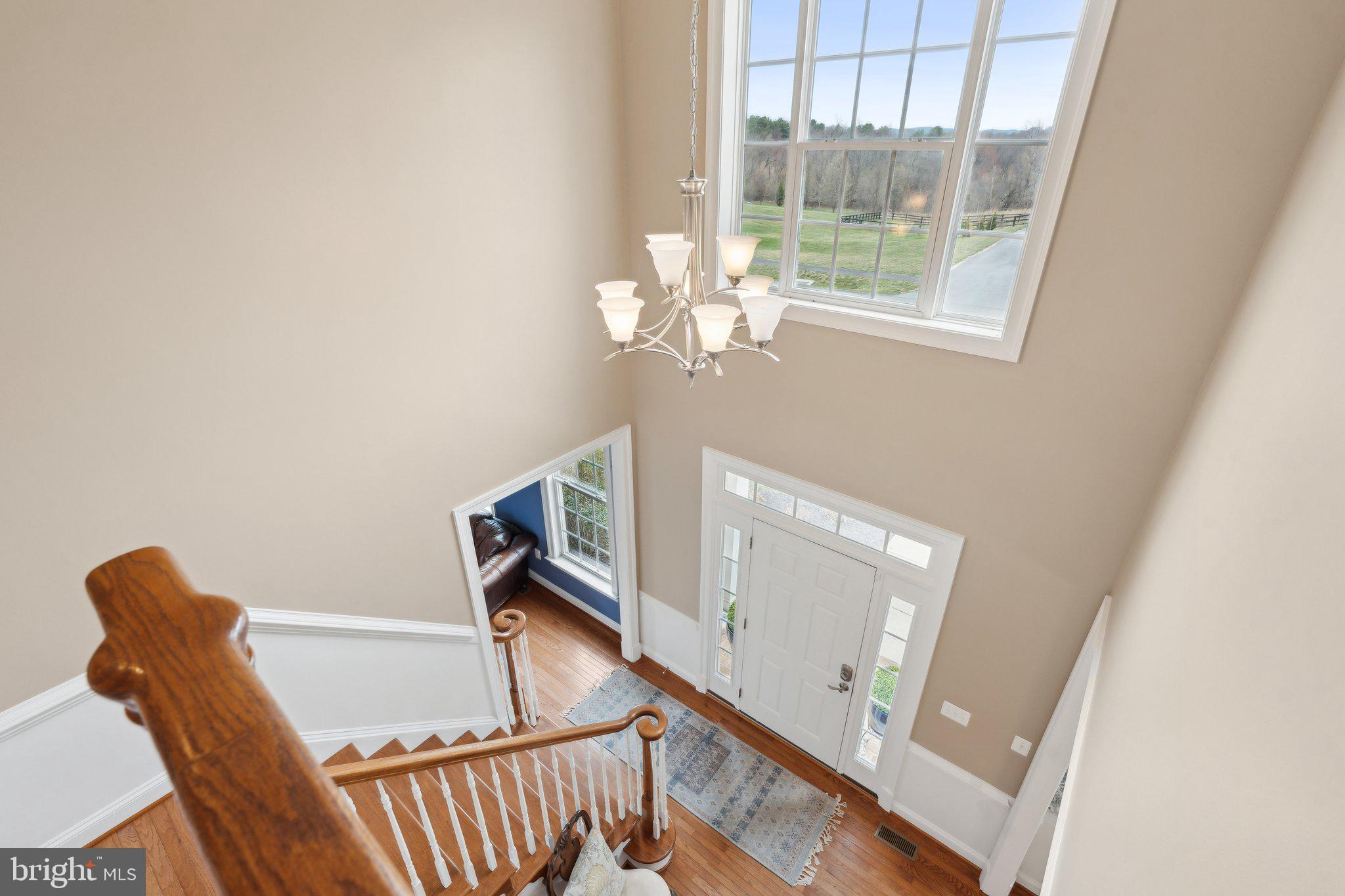 912 QUEENSCLIFF COURT