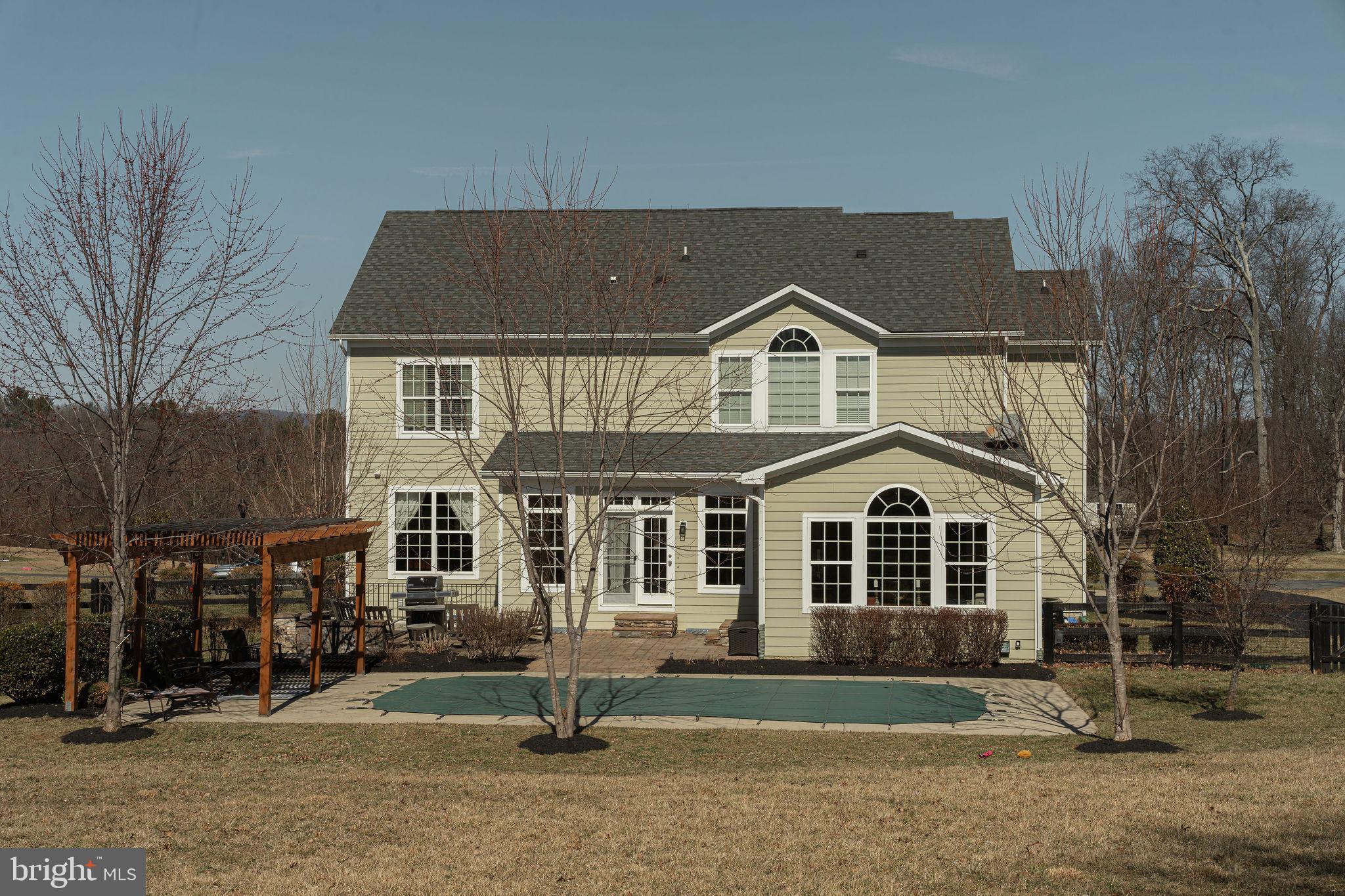 912 QUEENSCLIFF COURT