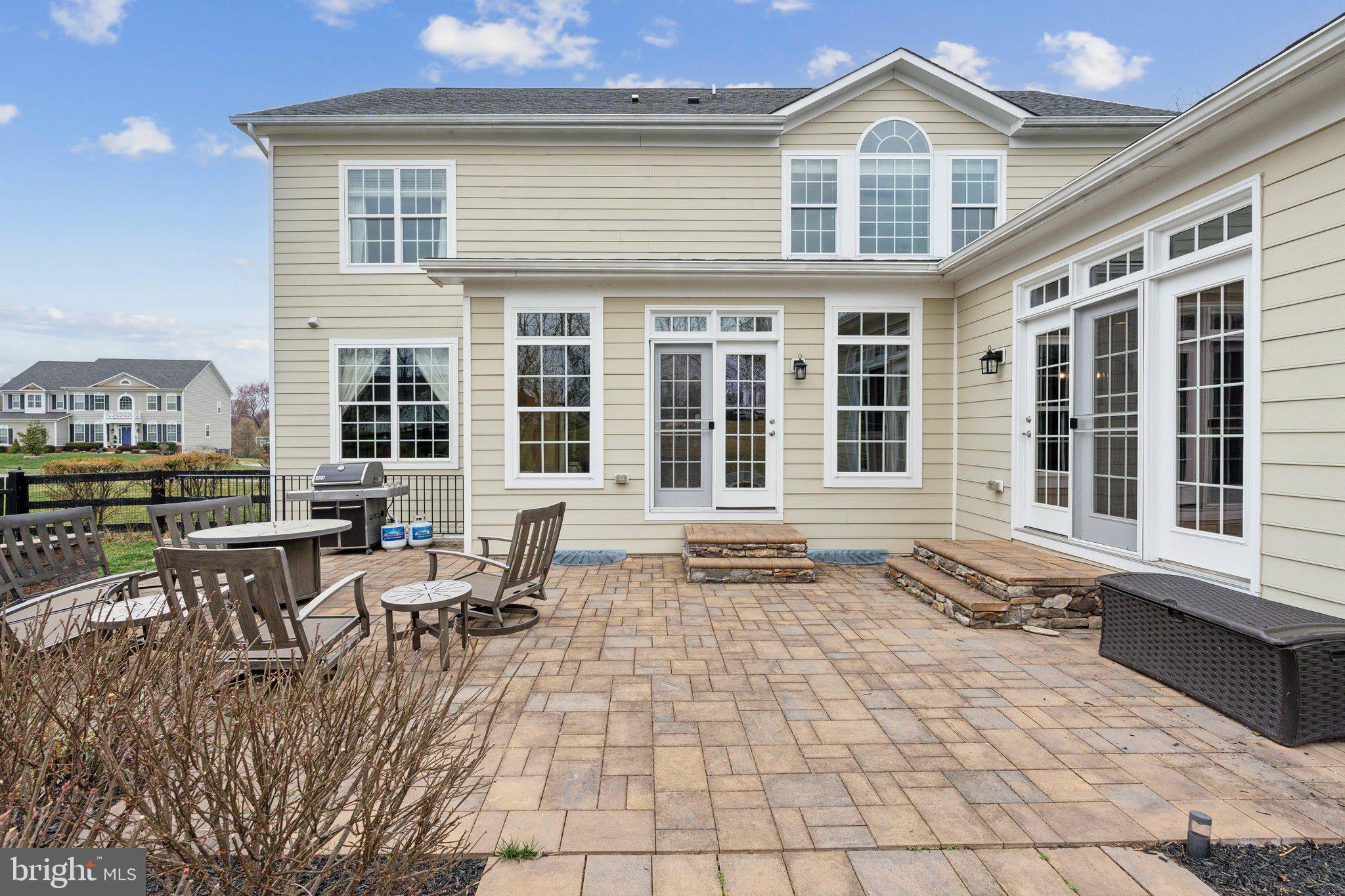 912 QUEENSCLIFF COURT