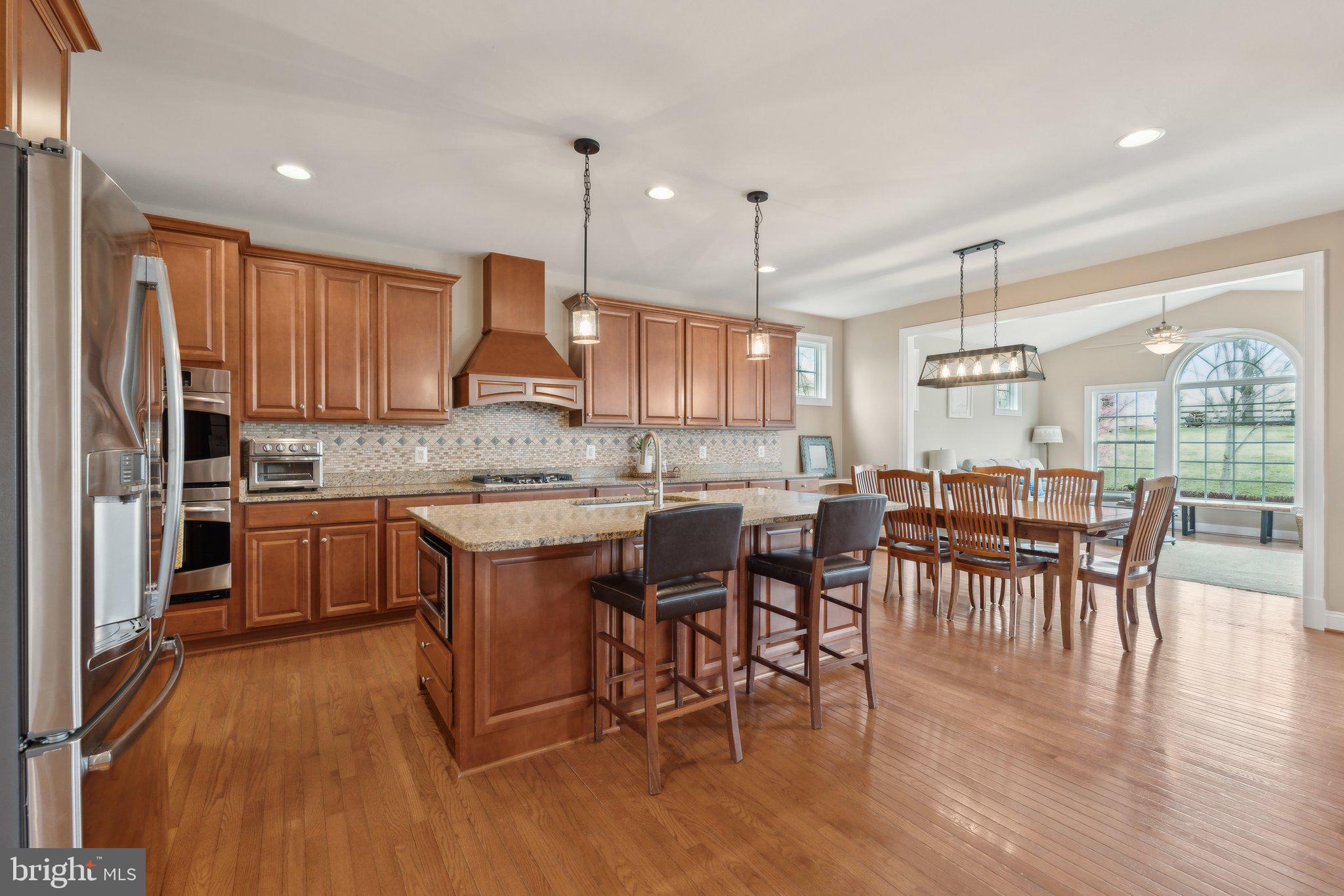 912 QUEENSCLIFF COURT