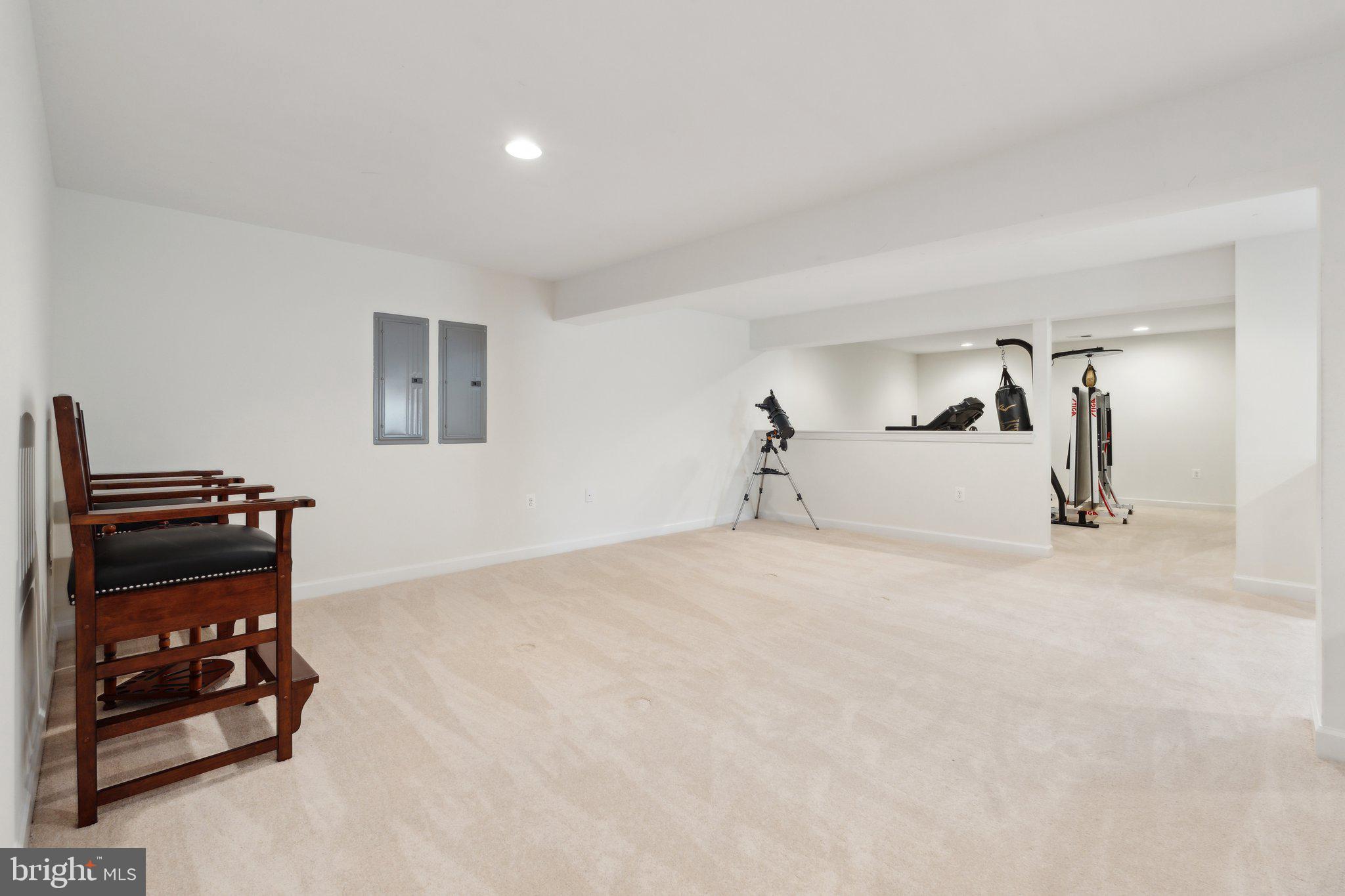 912 QUEENSCLIFF COURT