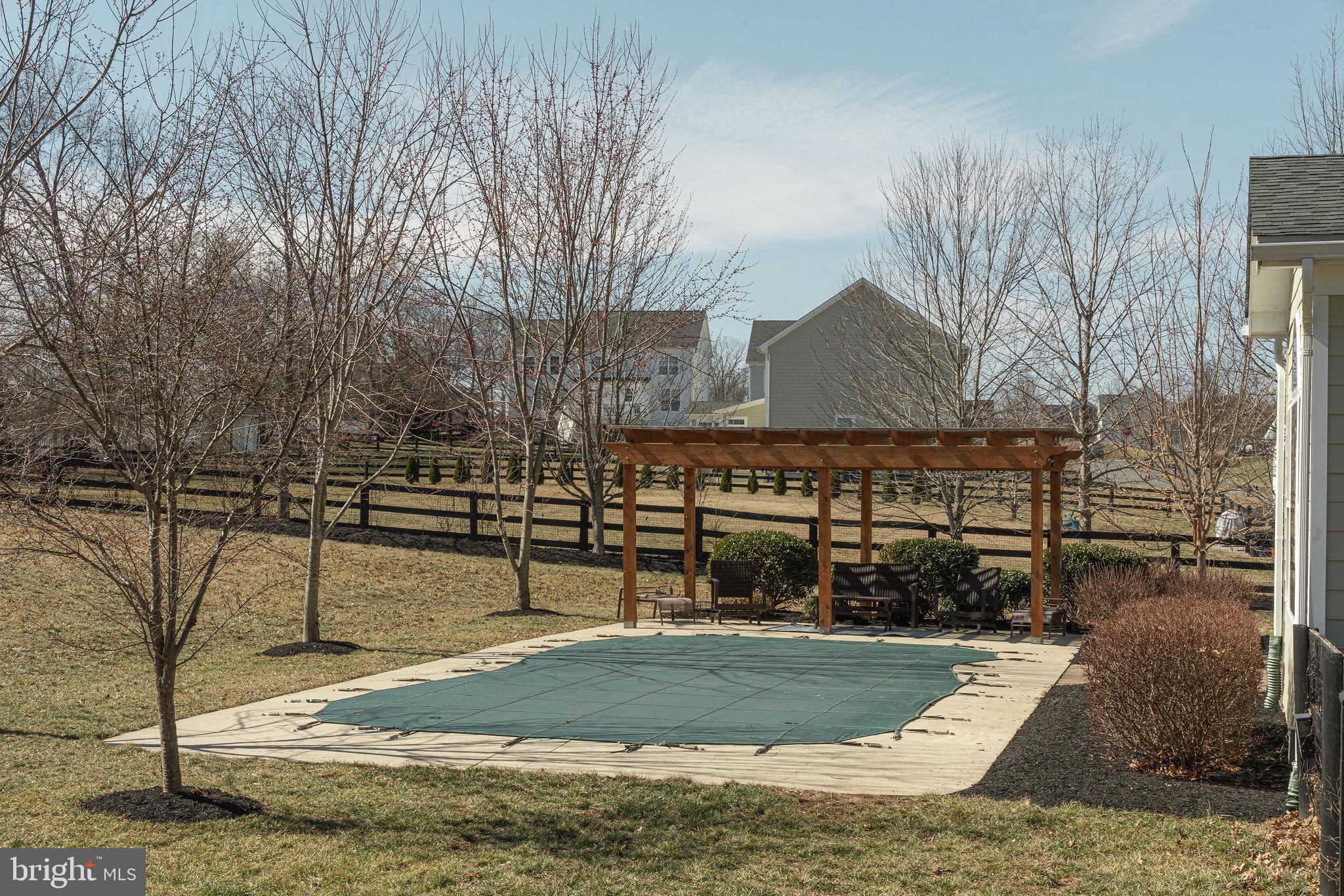 912 QUEENSCLIFF COURT