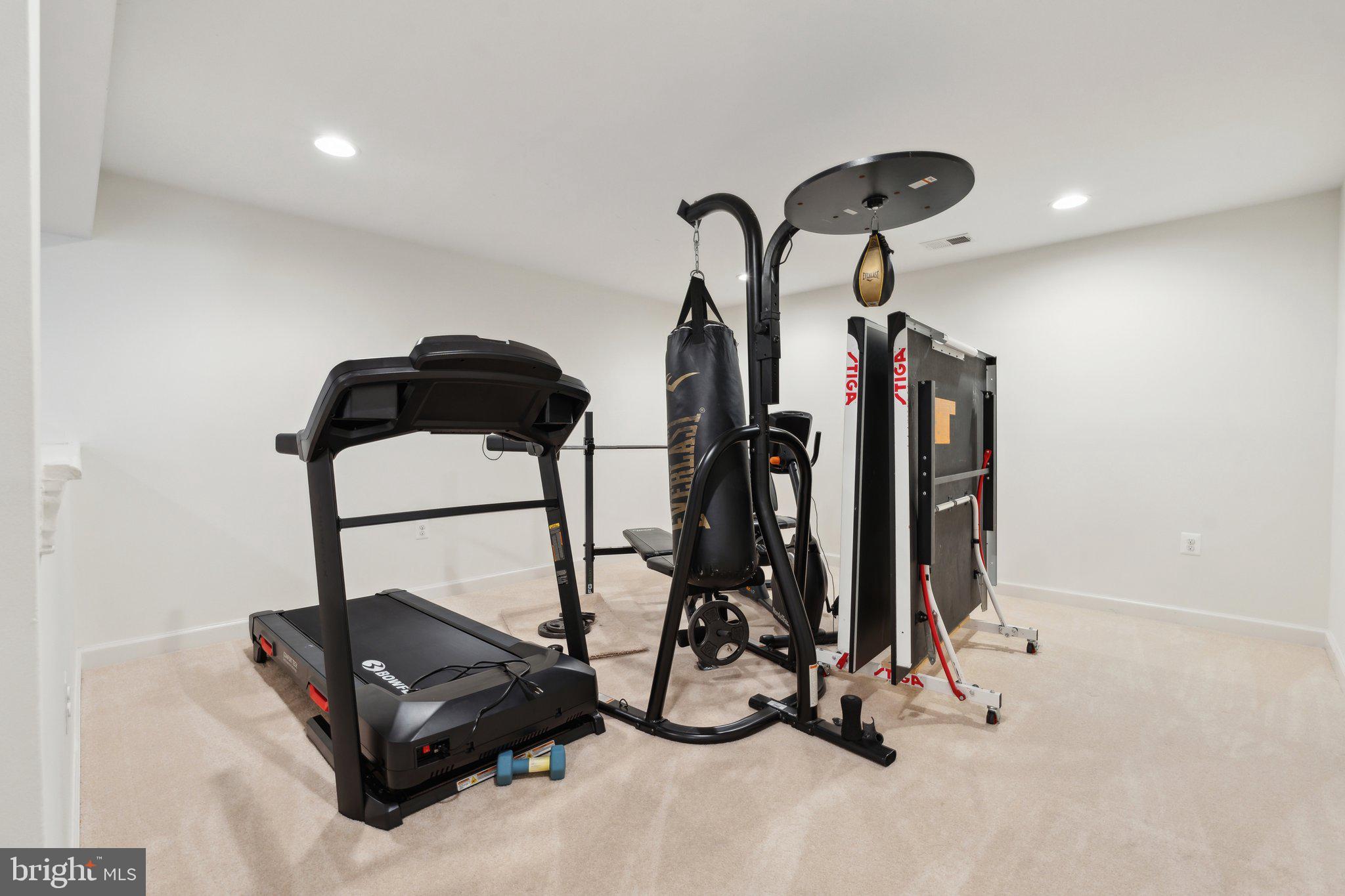 912 QUEENSCLIFF COURT