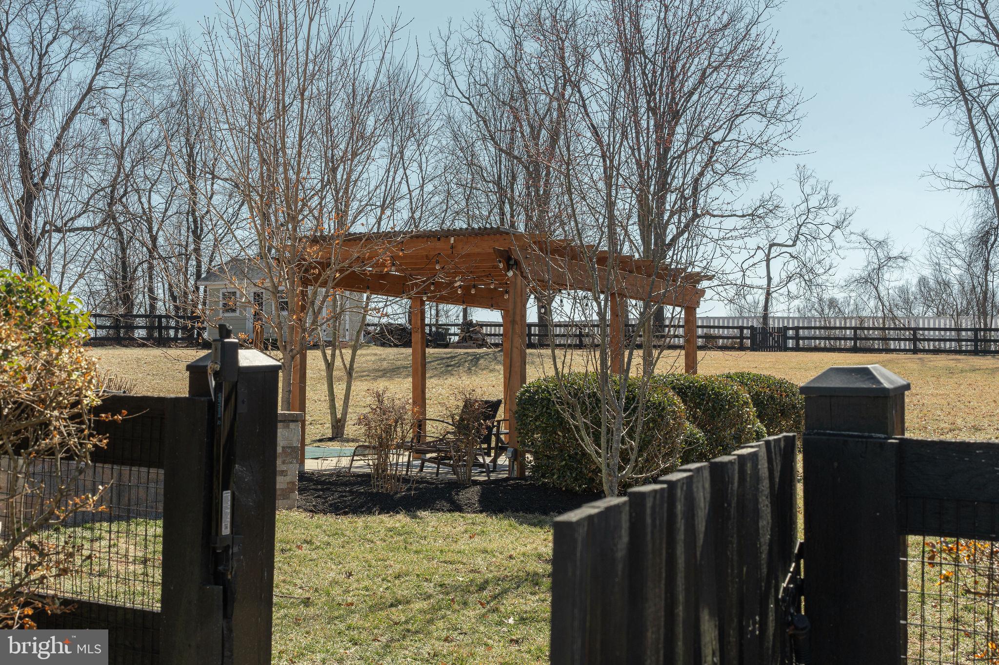 912 QUEENSCLIFF COURT