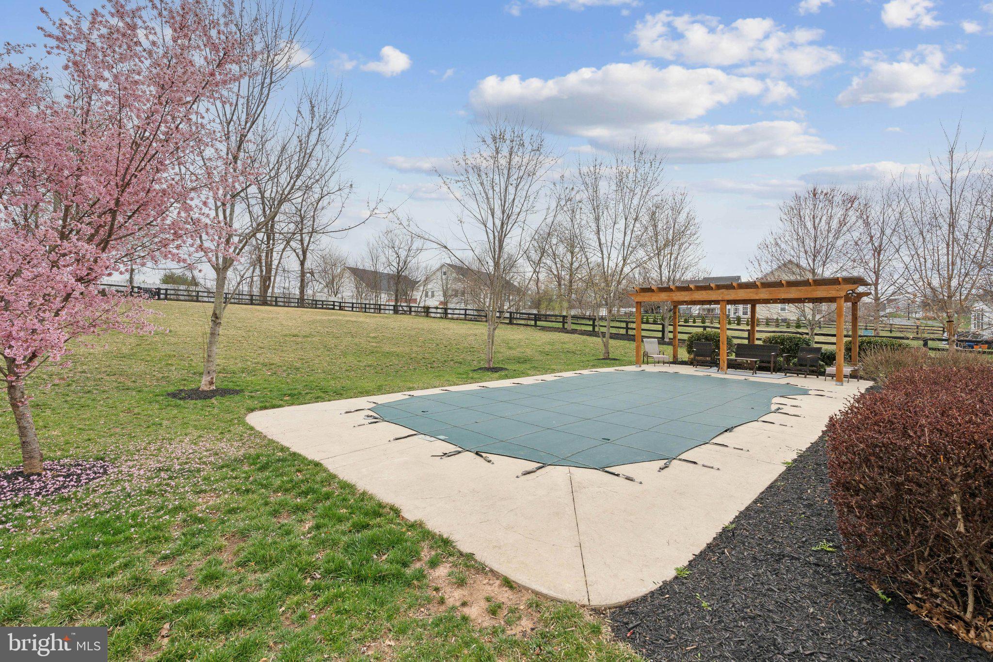 912 QUEENSCLIFF COURT