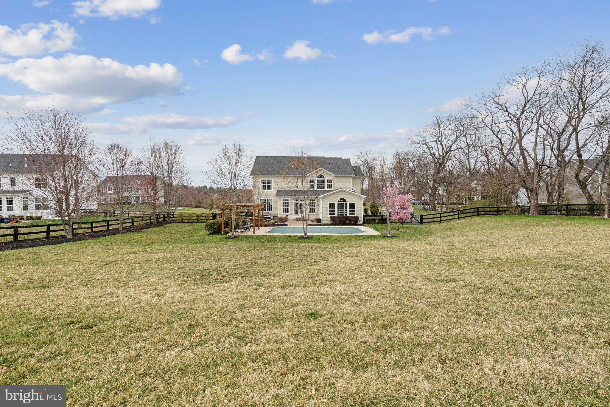 912 QUEENSCLIFF COURT