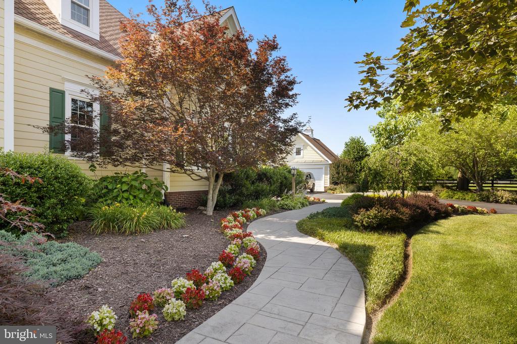 24117 GRAND ELLISON COURT