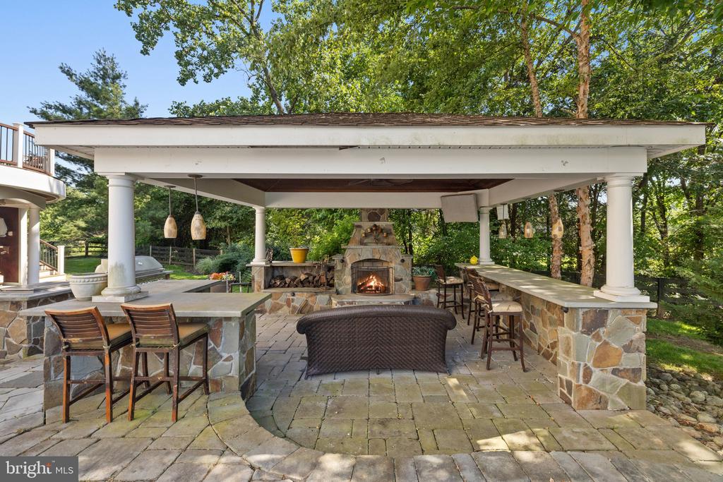 24117 GRAND ELLISON COURT