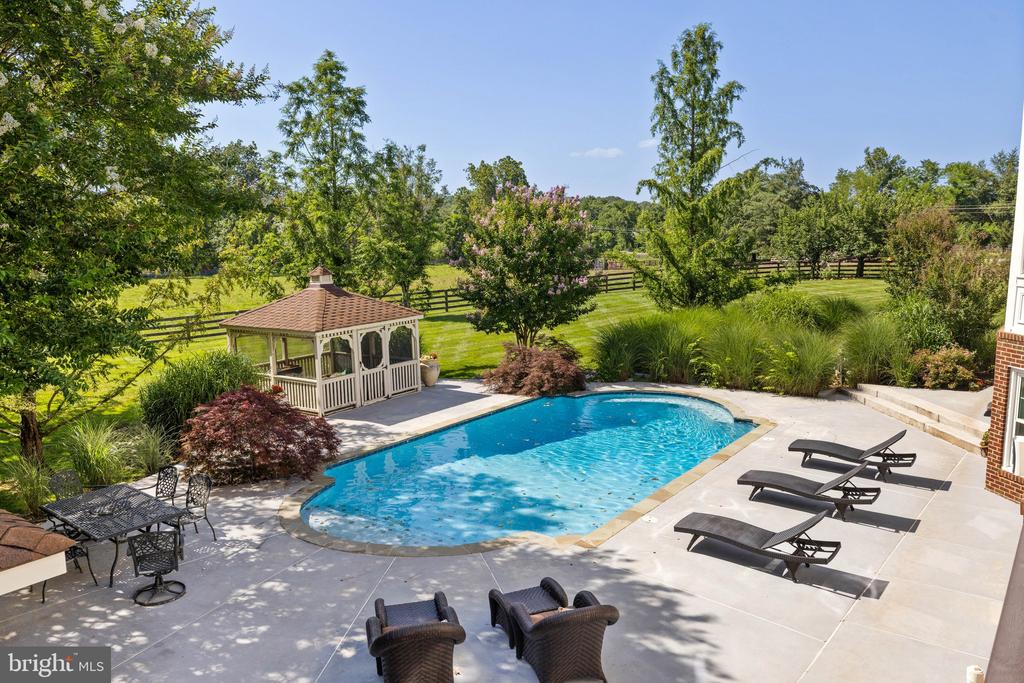 24117 GRAND ELLISON COURT